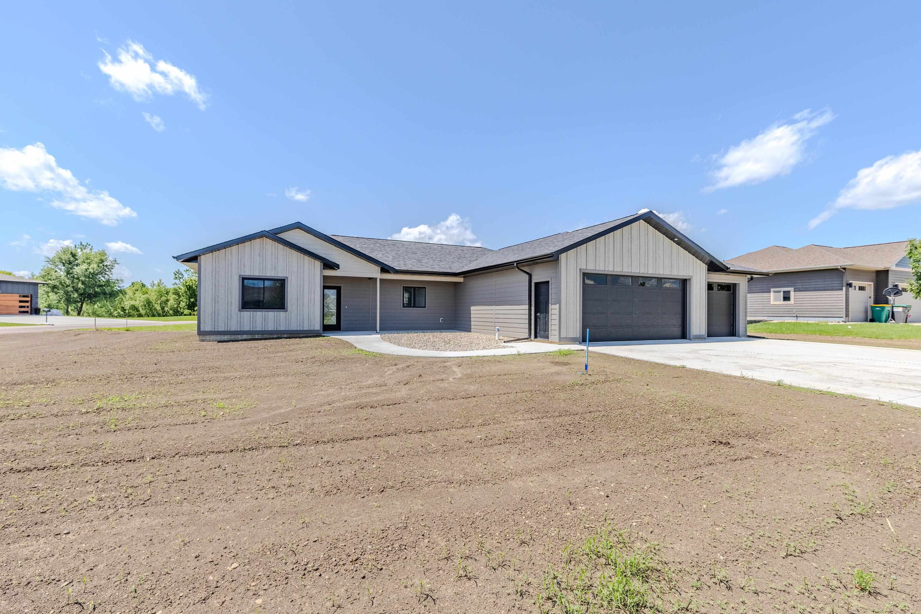 2801 Bonnie Lane, Milford, IA 51351 