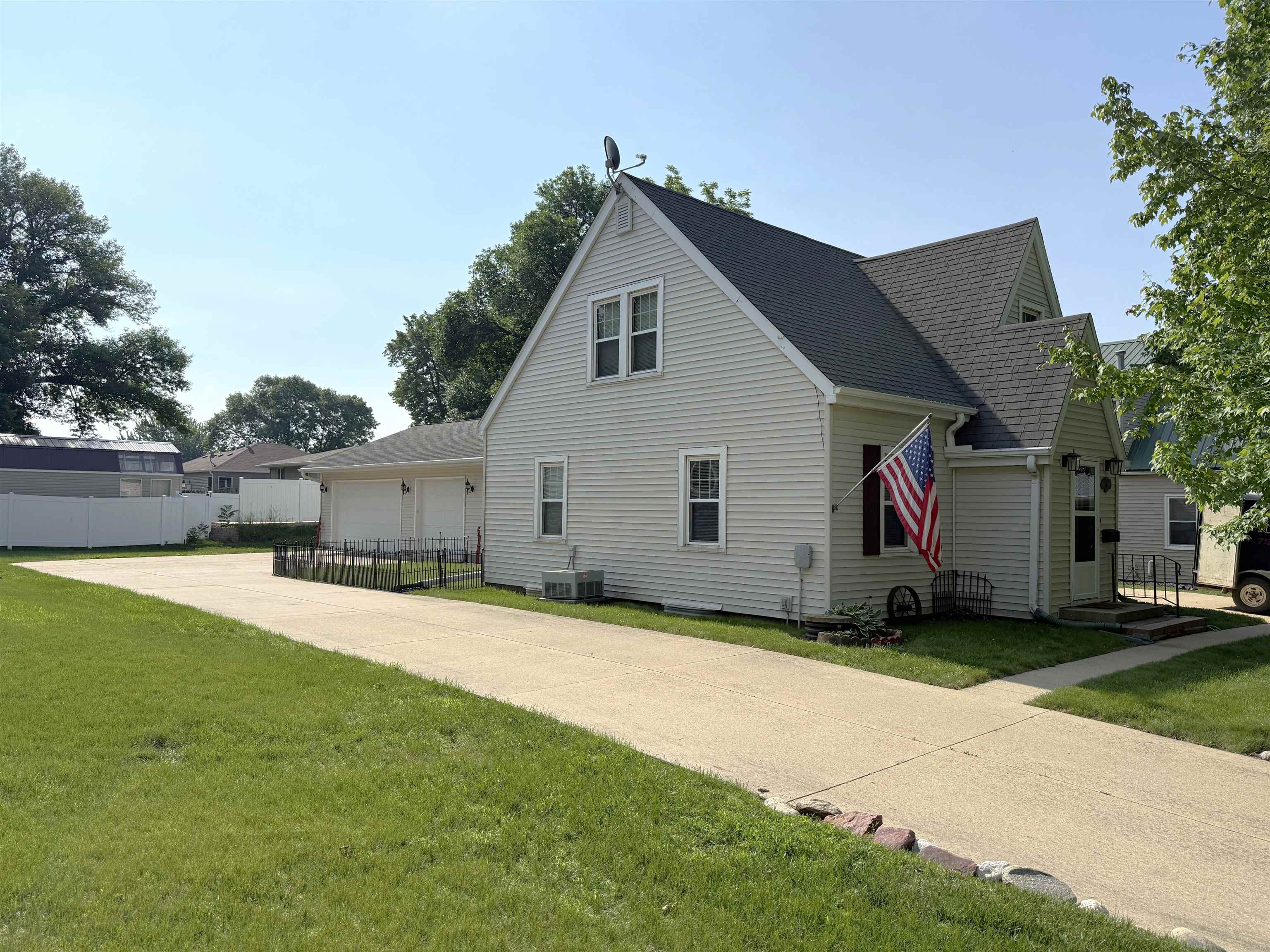 208 13th Street, Estherville, IA 51334 