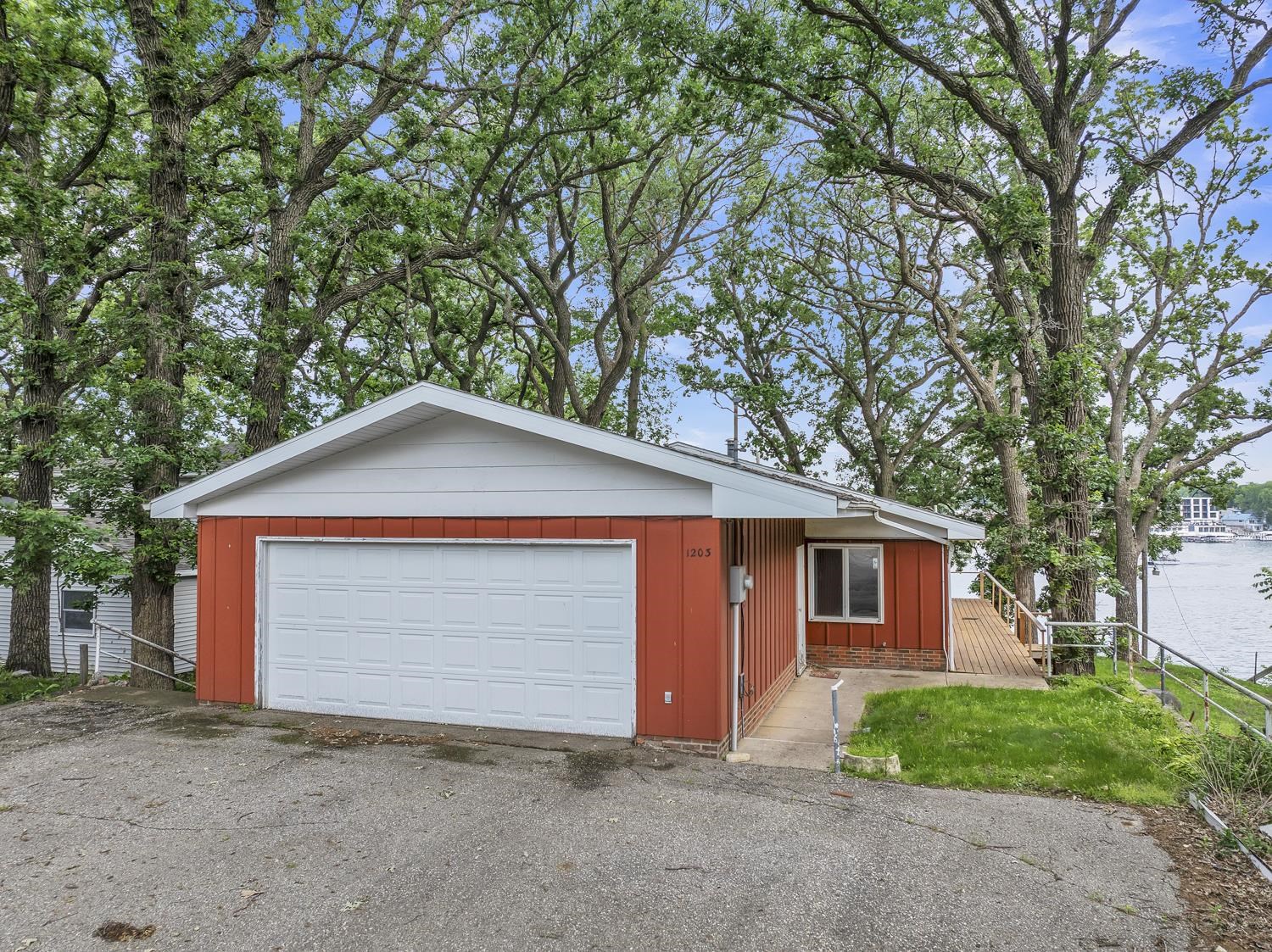 1203 Lakeshore Drive, Okoboji, IA 51355 