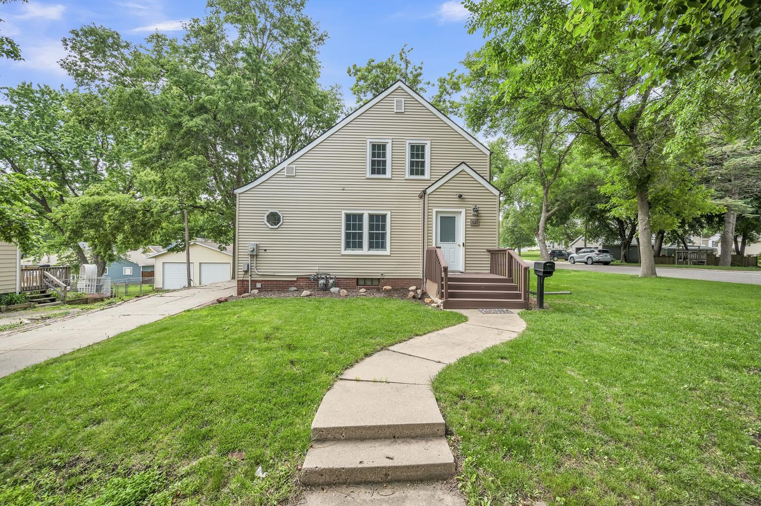 1021 7th Street, Estherville, IA 51334 