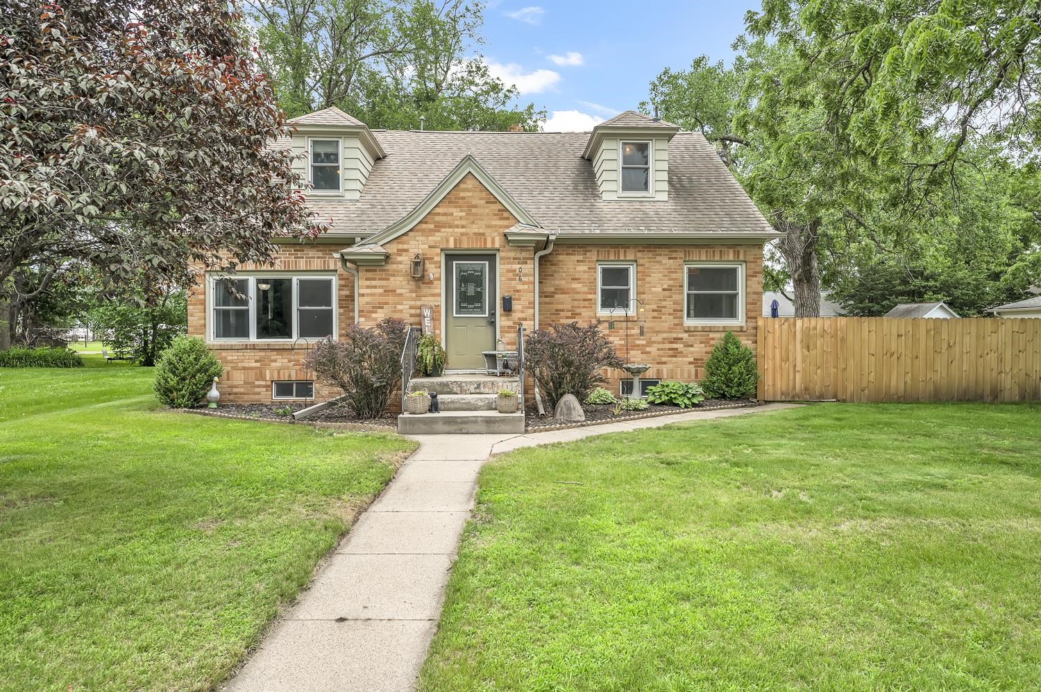 1106 Okoboji Avenue, Milford, IA 51351 
