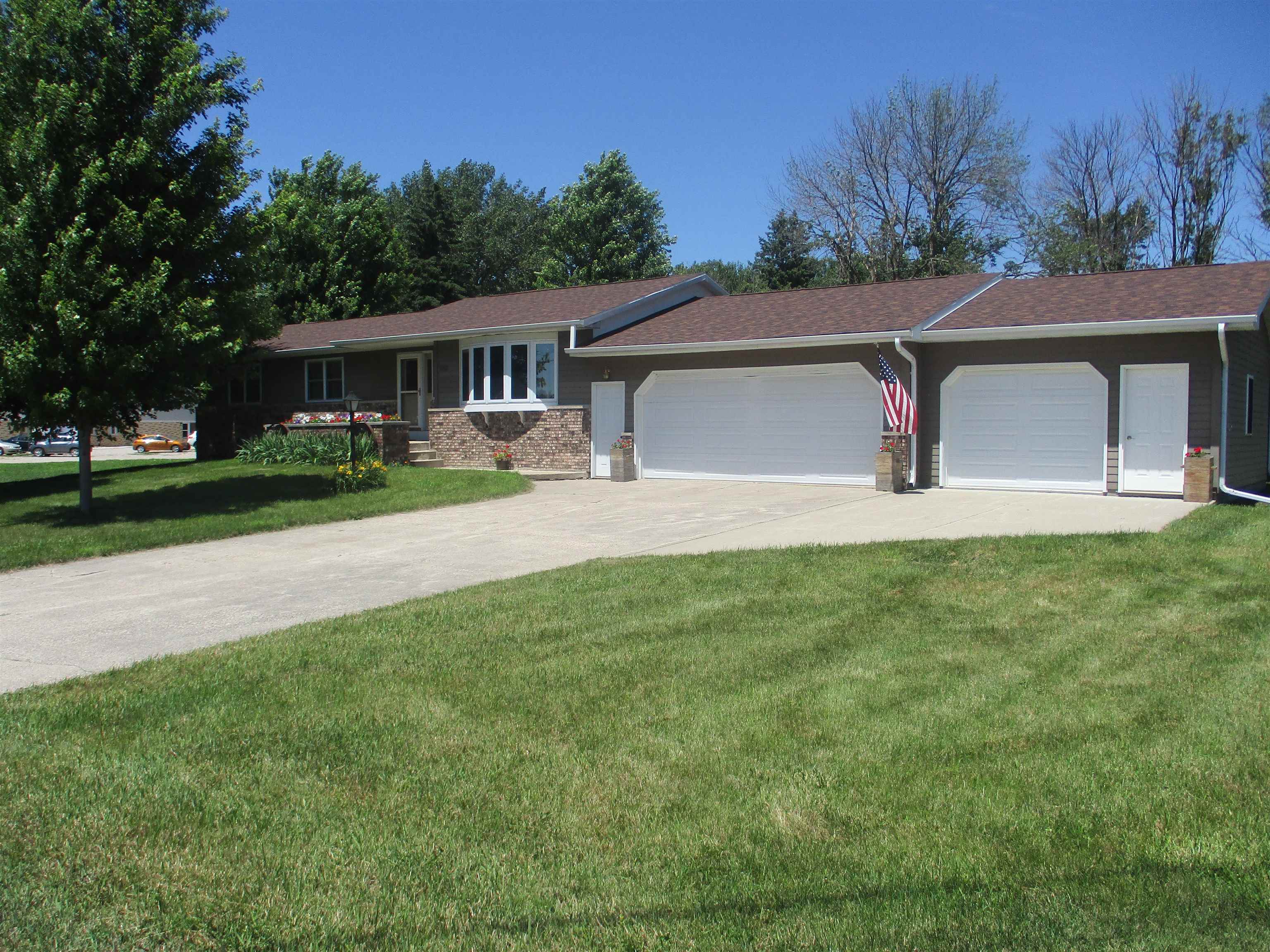 1503 5th Street, Emmetsburg, IA 50536 