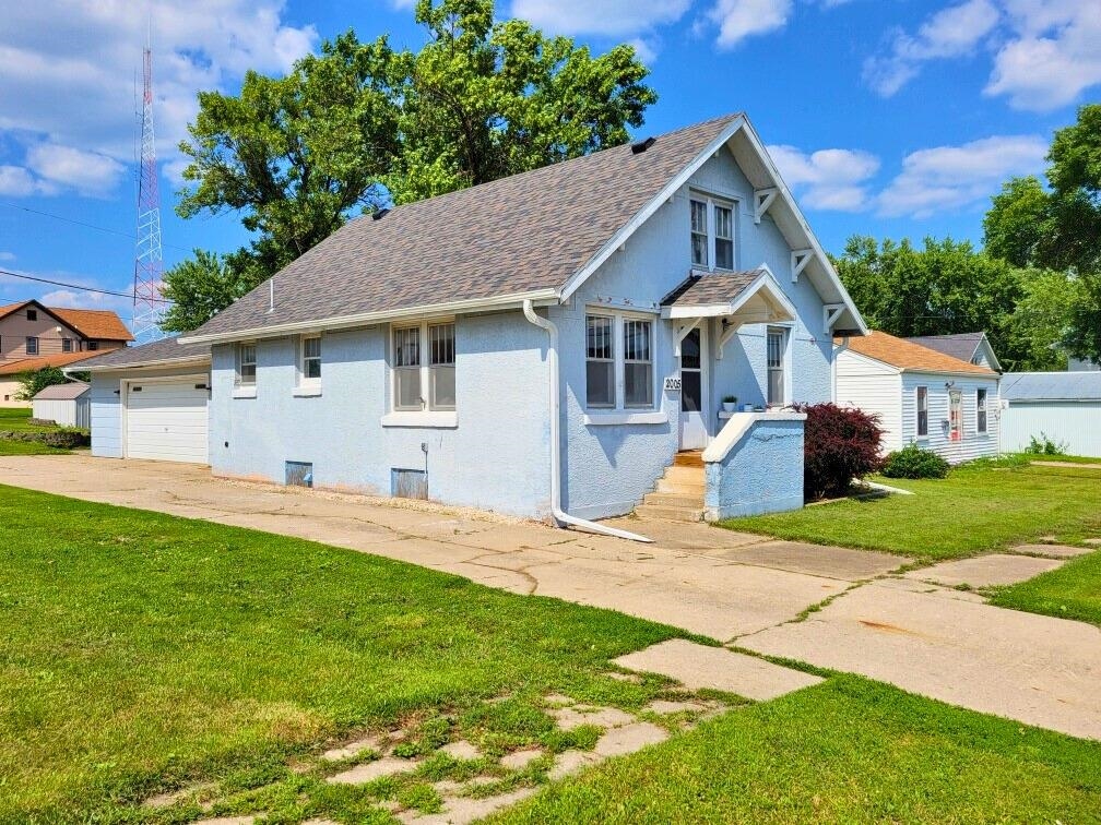 2005 12th Street, Emmetsburg, IA 50536 