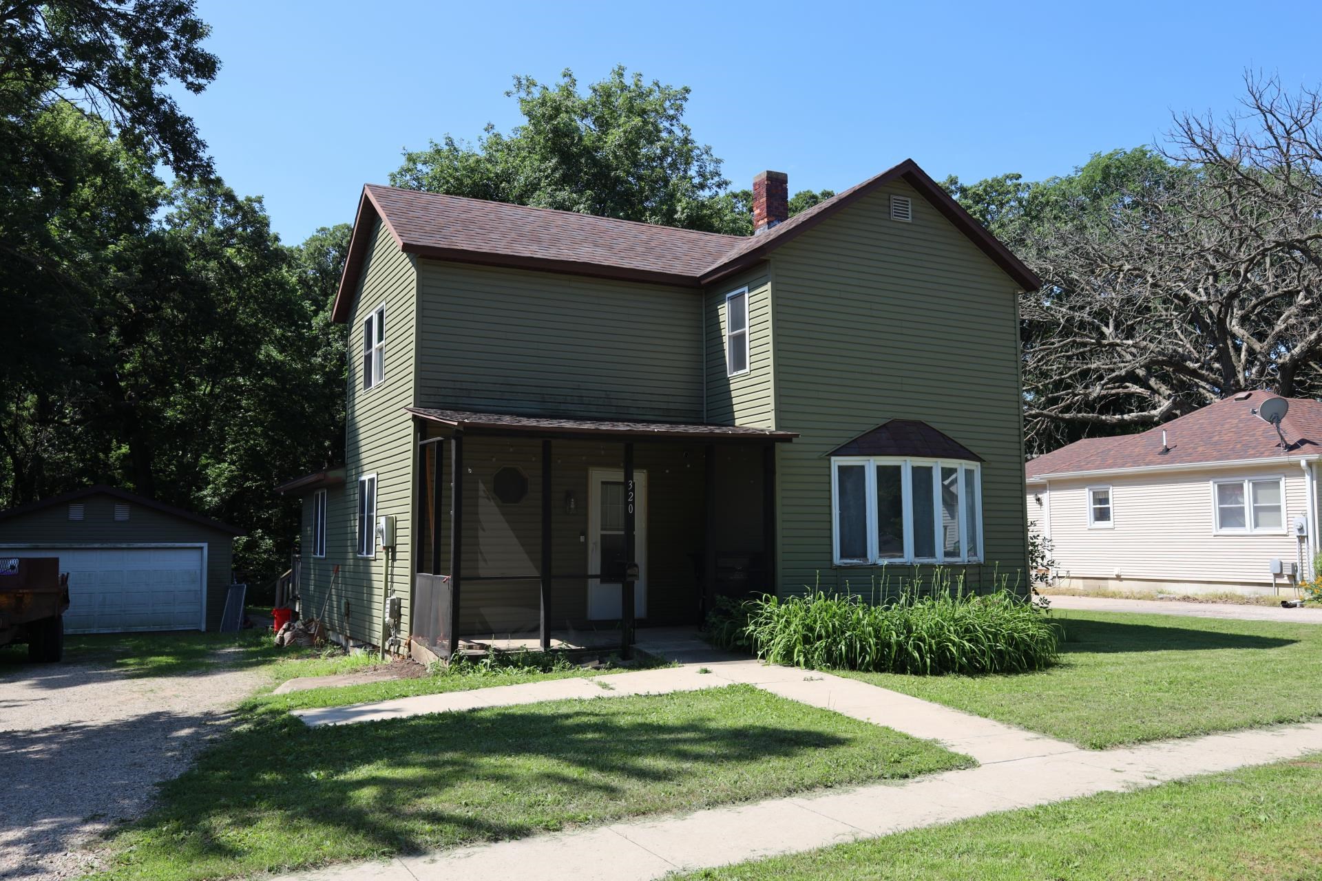 320 5th Avenue, Estherville, IA 51334 