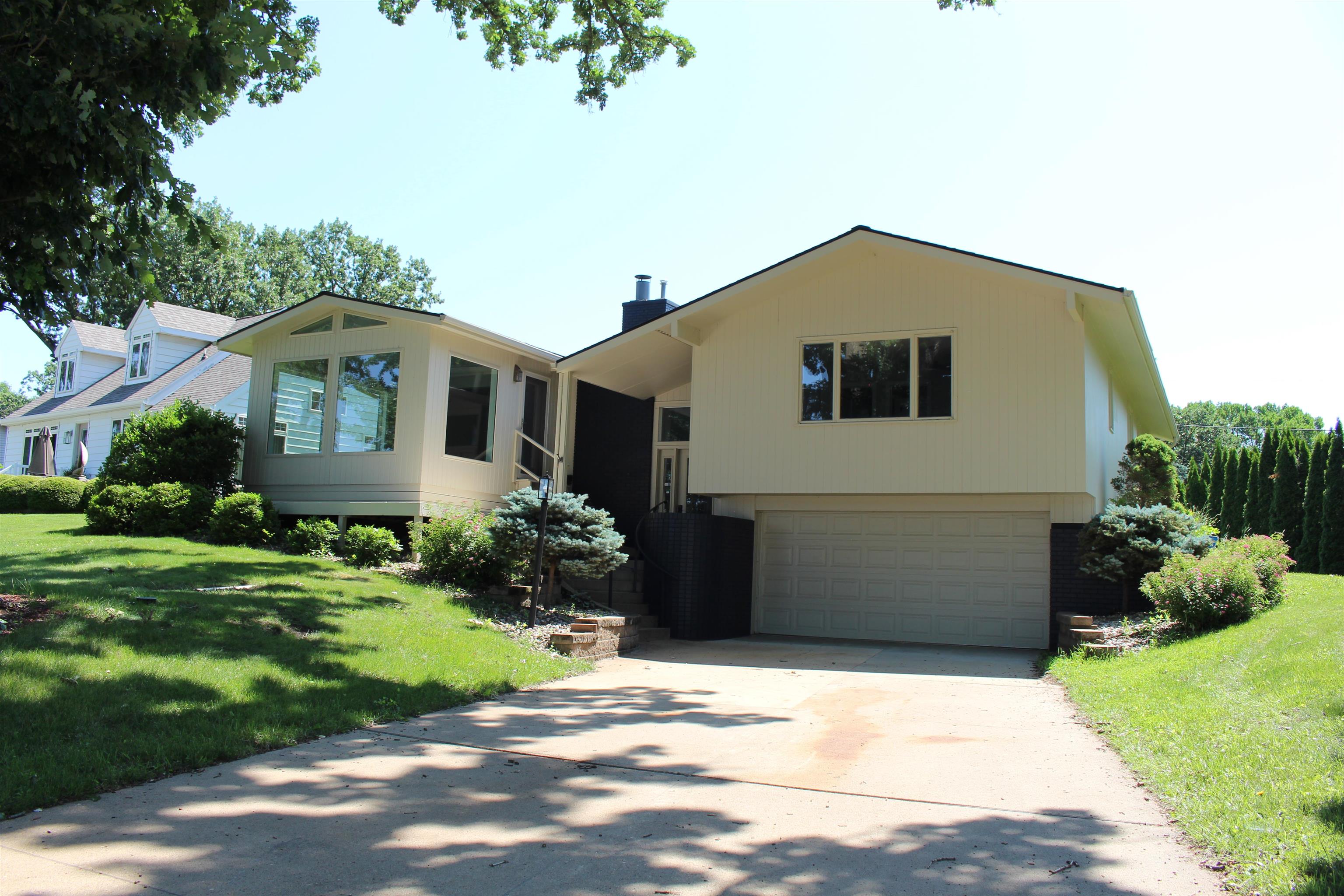 108 Lake Shore Drive, Emmetsburg, IA 50536 