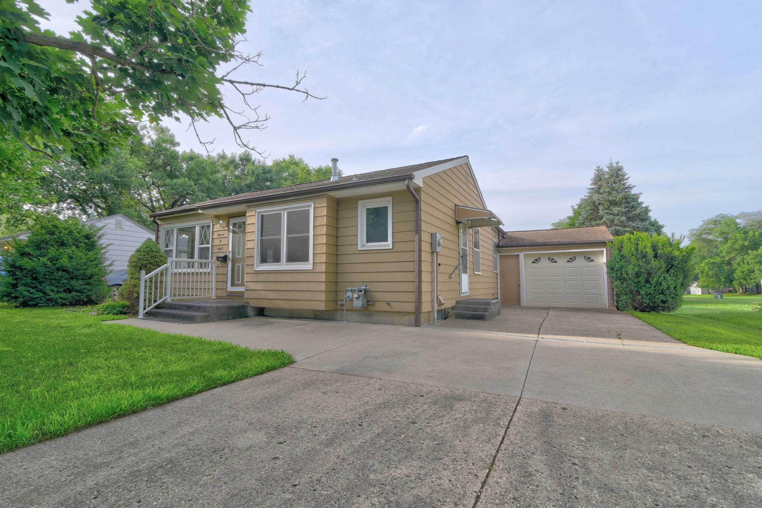 1108 5th Avenue, Estherville, IA 51334 