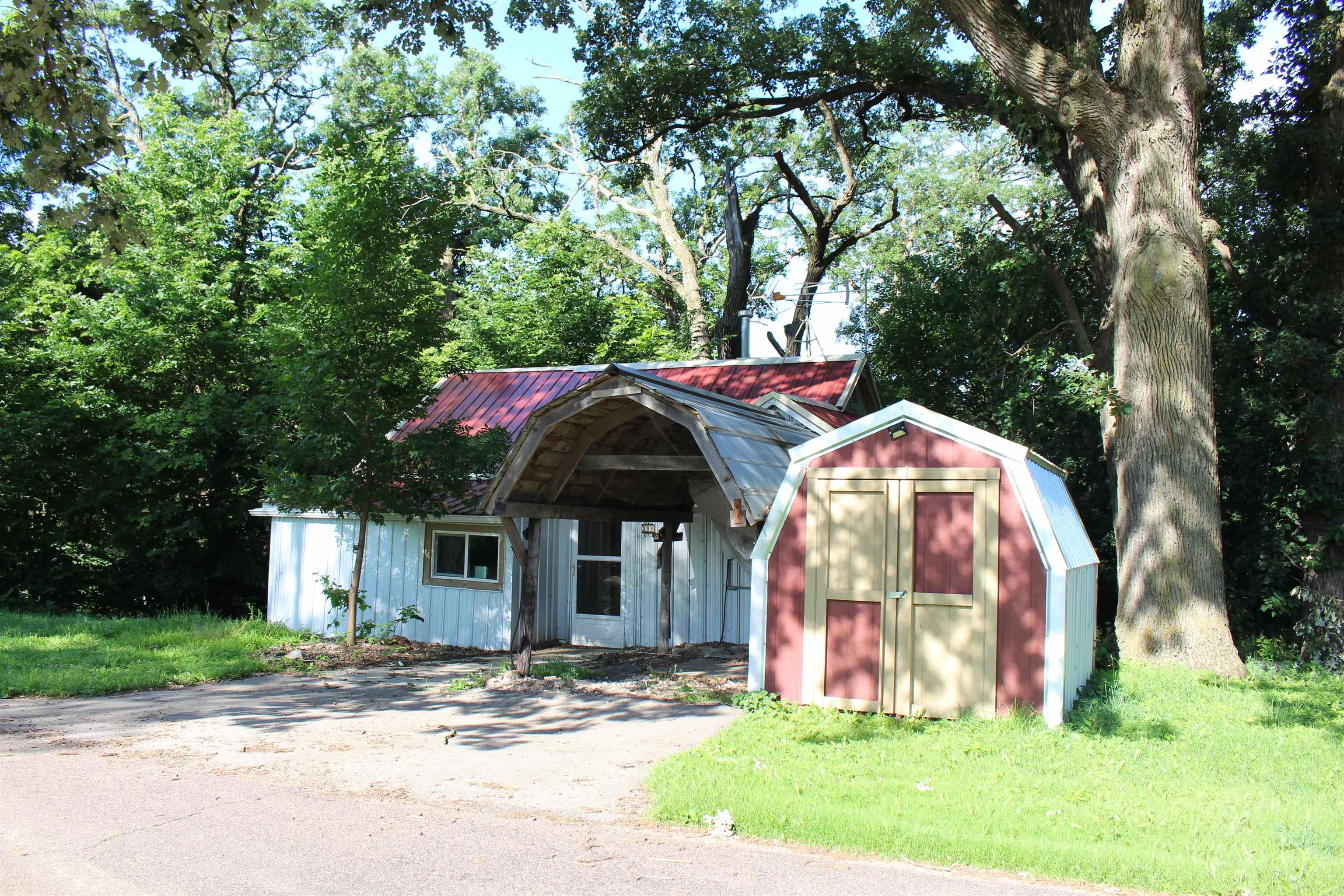 306 Sweet Street, Linn Grove, IA 51033 