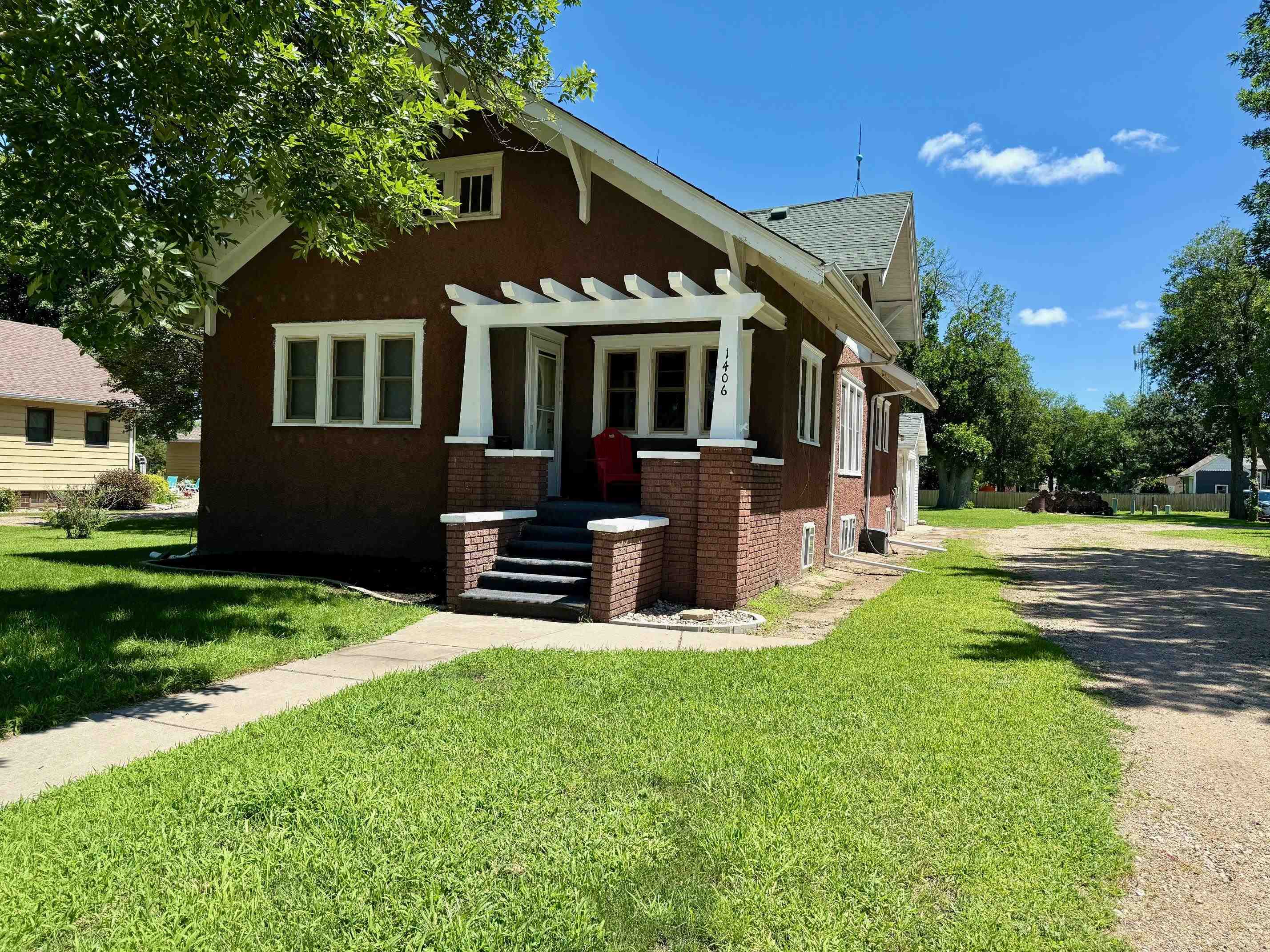 1406 Okoboji Avenue, Milford, IA 51351 