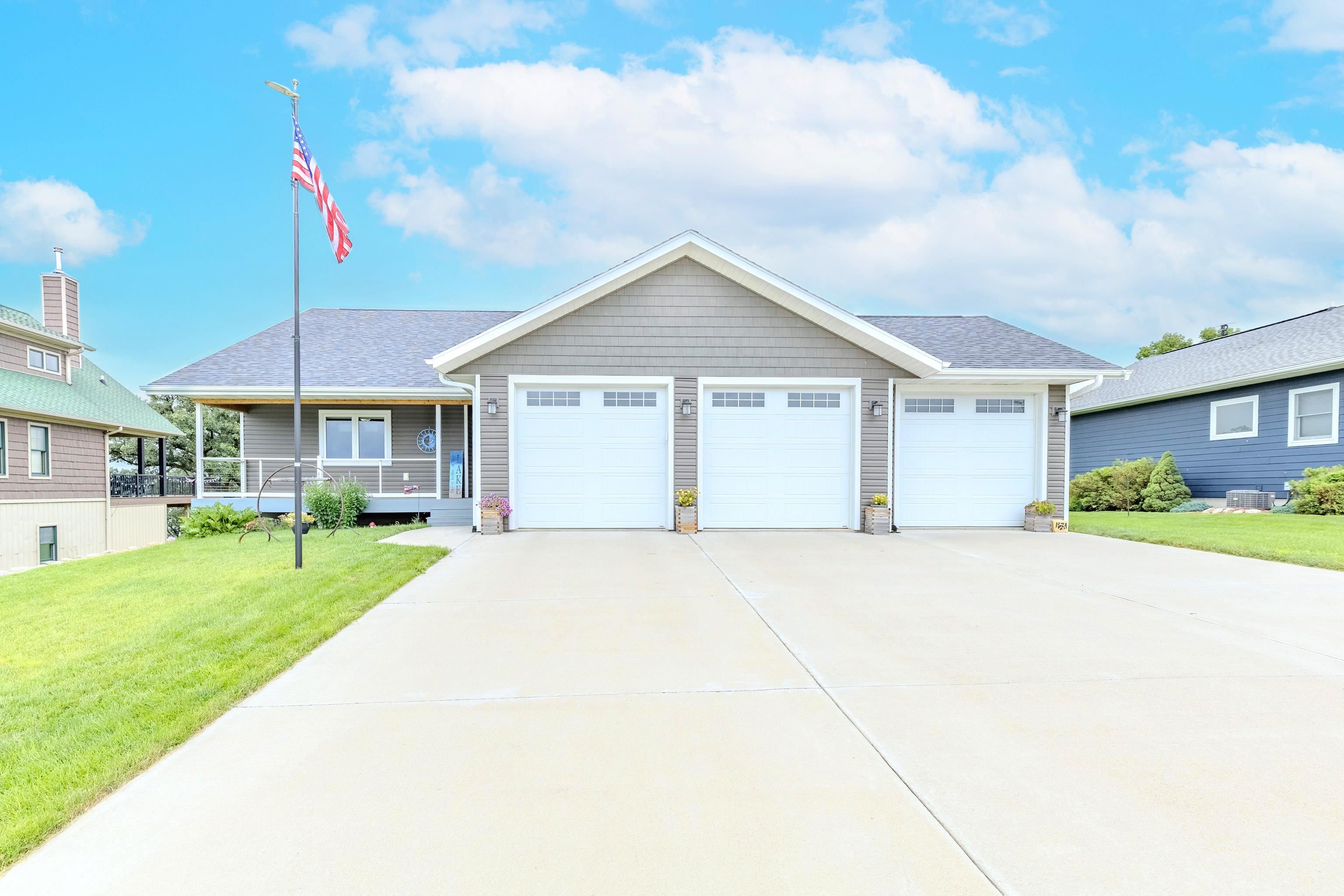 116 West Bay Road, Lake Park, IA 51347 