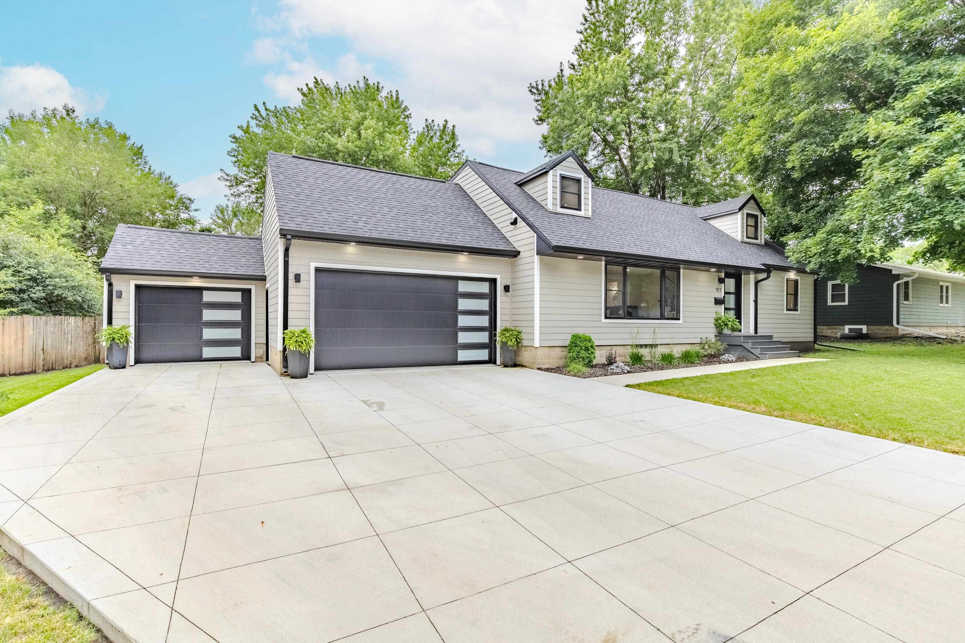 927 2nd Street, Sibley, IA 51347 