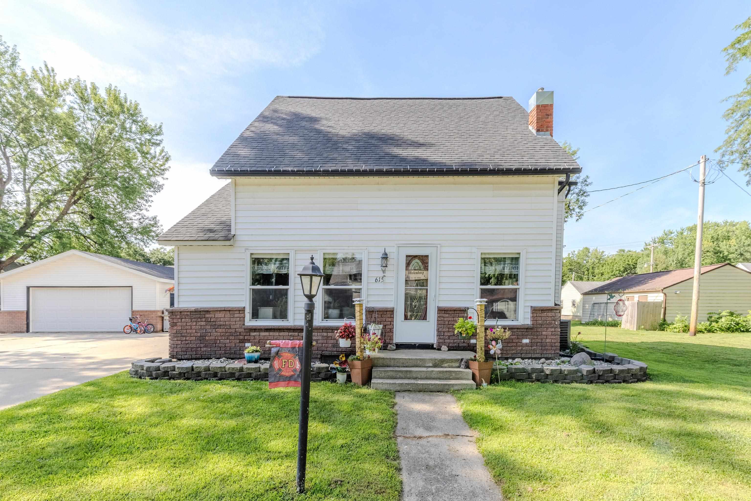 615 2nd Street, Sibley, IA 51249 