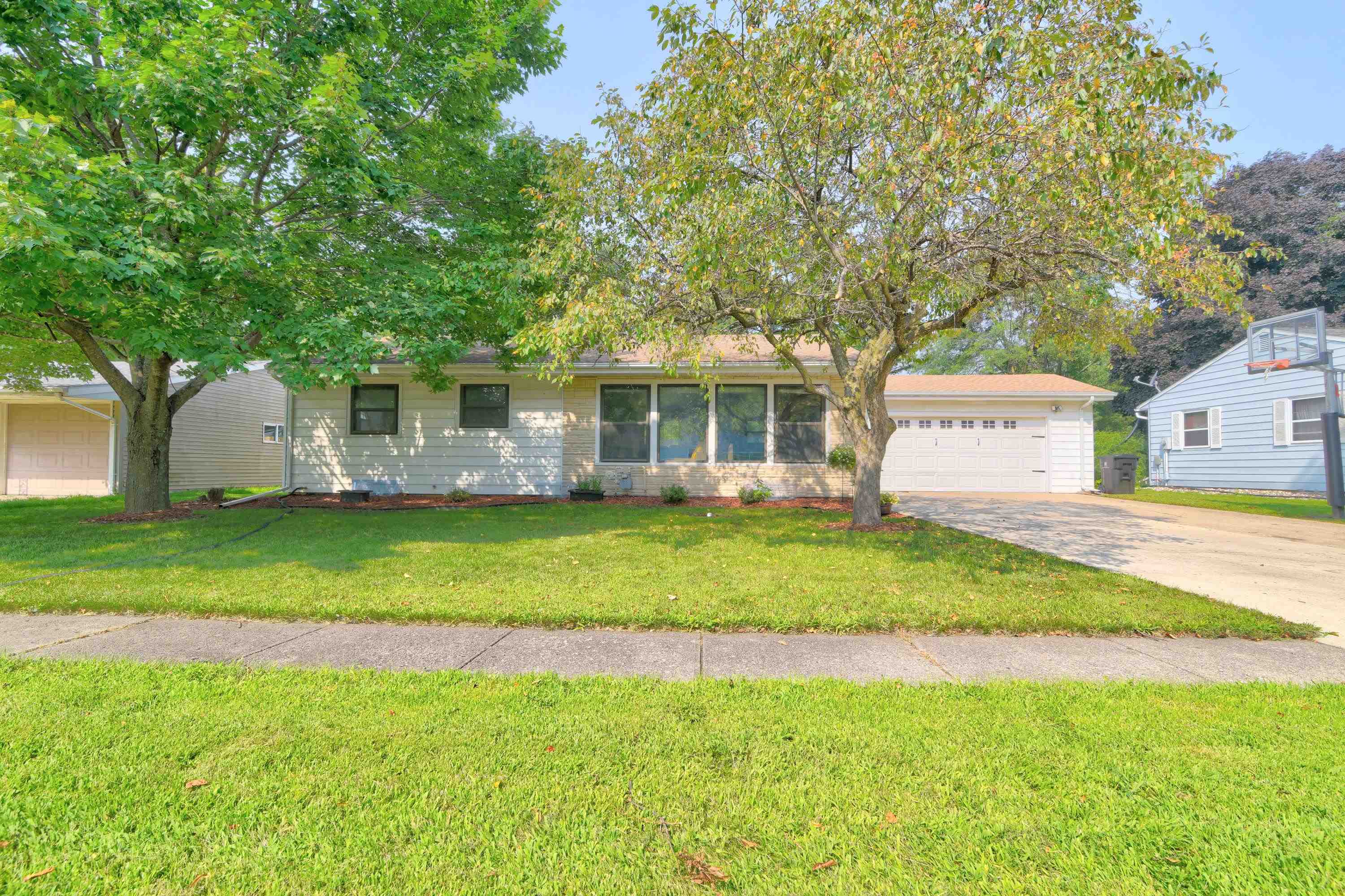 909 14th Street, Estherville, IA 51334 