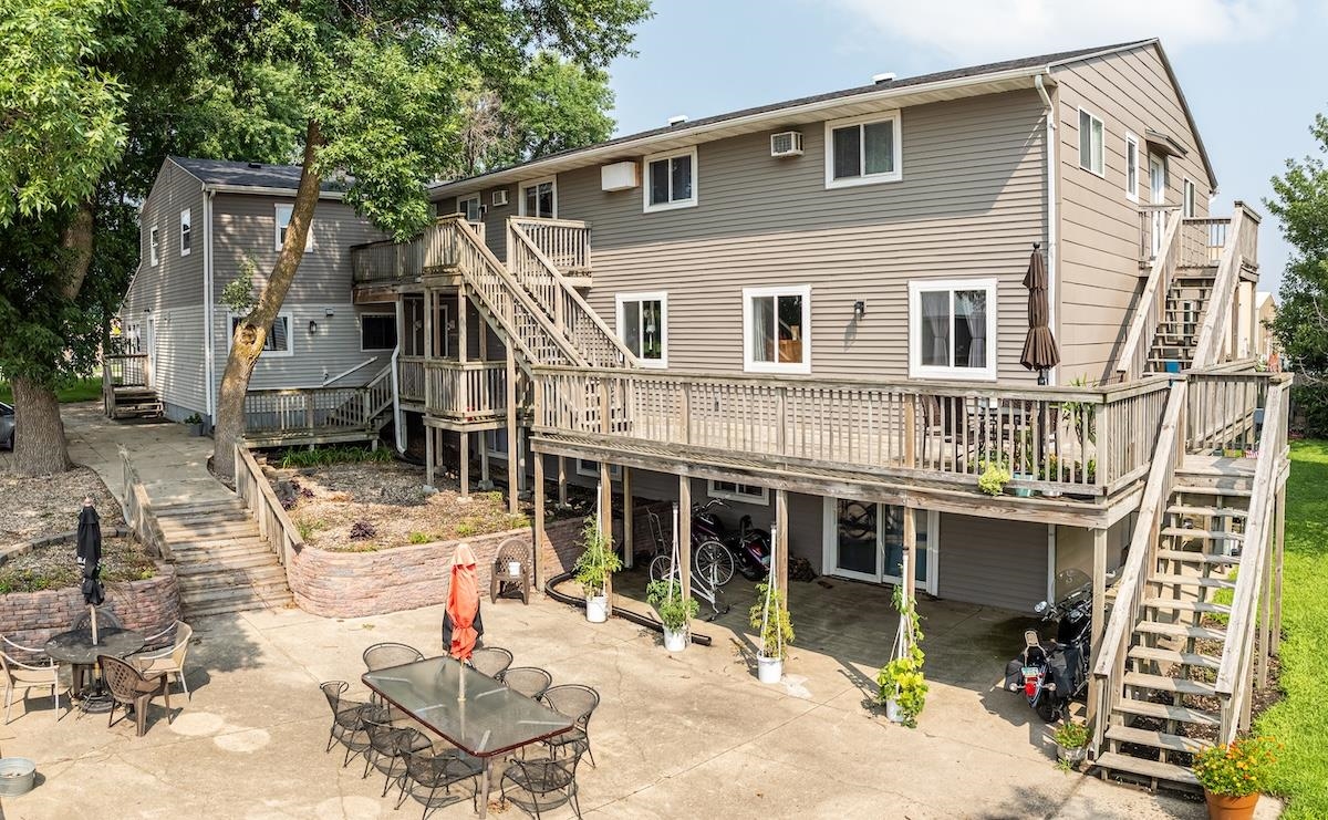 2212 Okoboji Avenue, Milford, IA 51351 