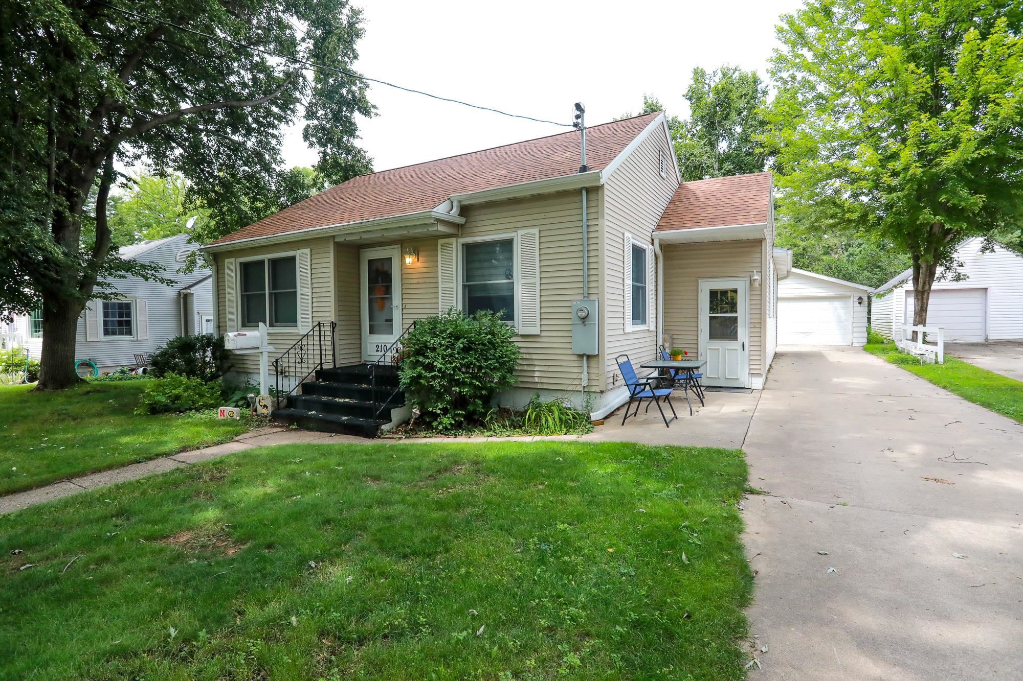 210 21st Street, Spirit Lake, IA 51360 