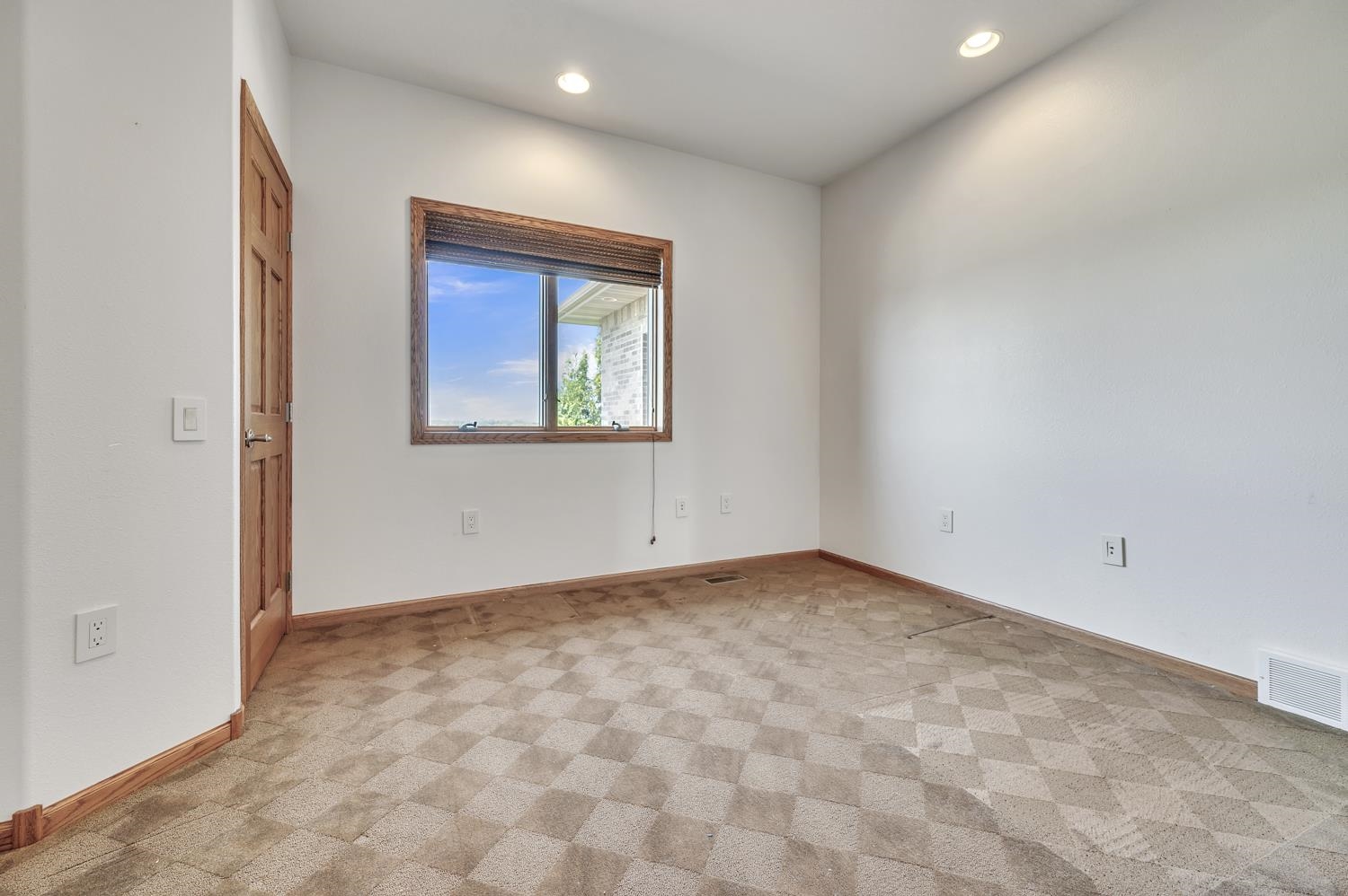 MLS #251030