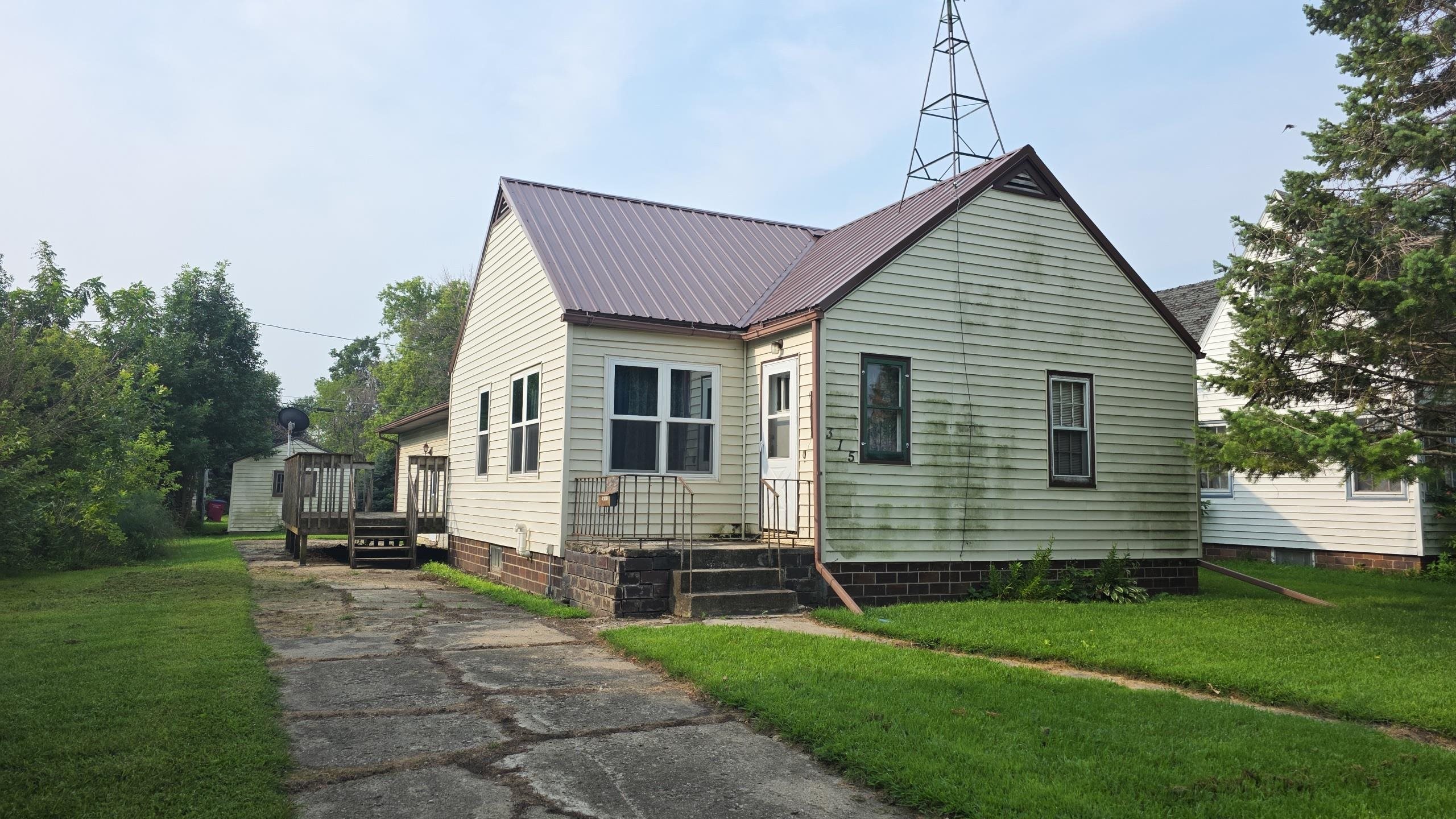 315 Center Street, Melvin, IA 51350 