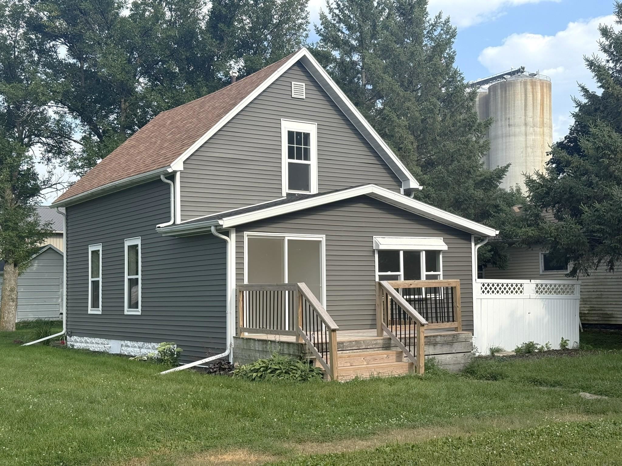 106 2nd Street, Gruver, IA 51334 