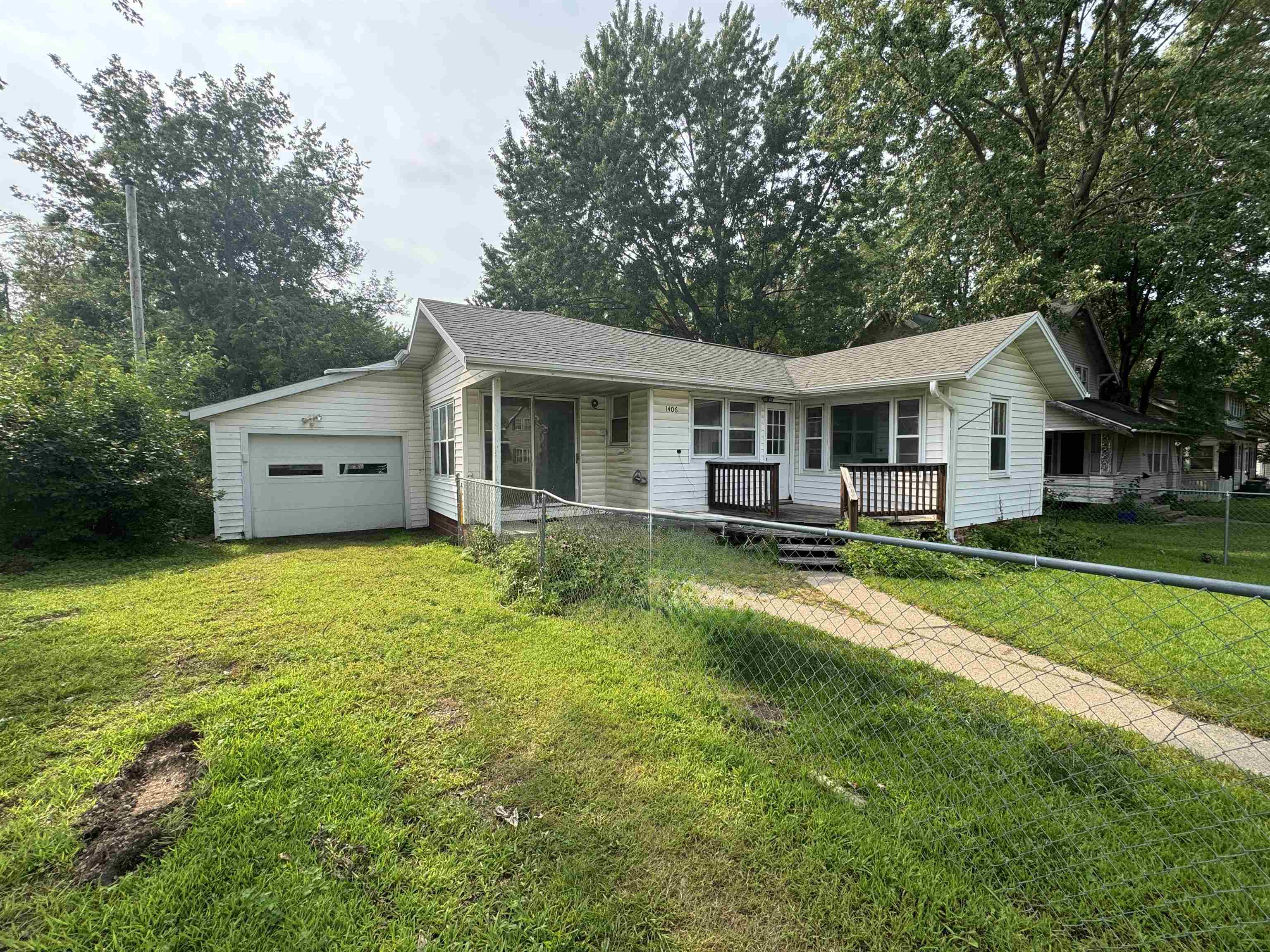 1406 Ithaca Ave, Spirit Lake, IA 51360 
