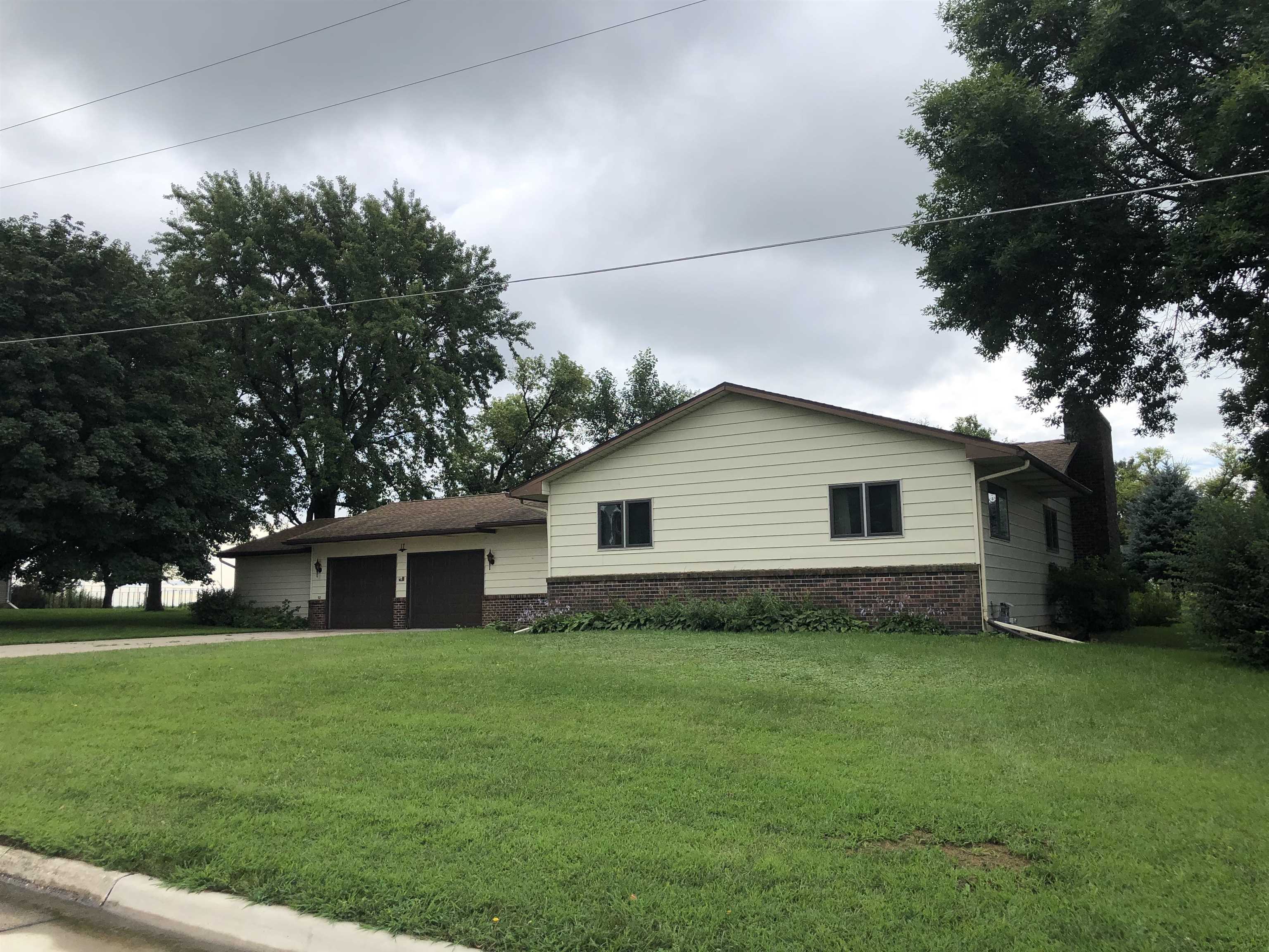 17 Lakeside Lane, Lake Park, IA 51347 