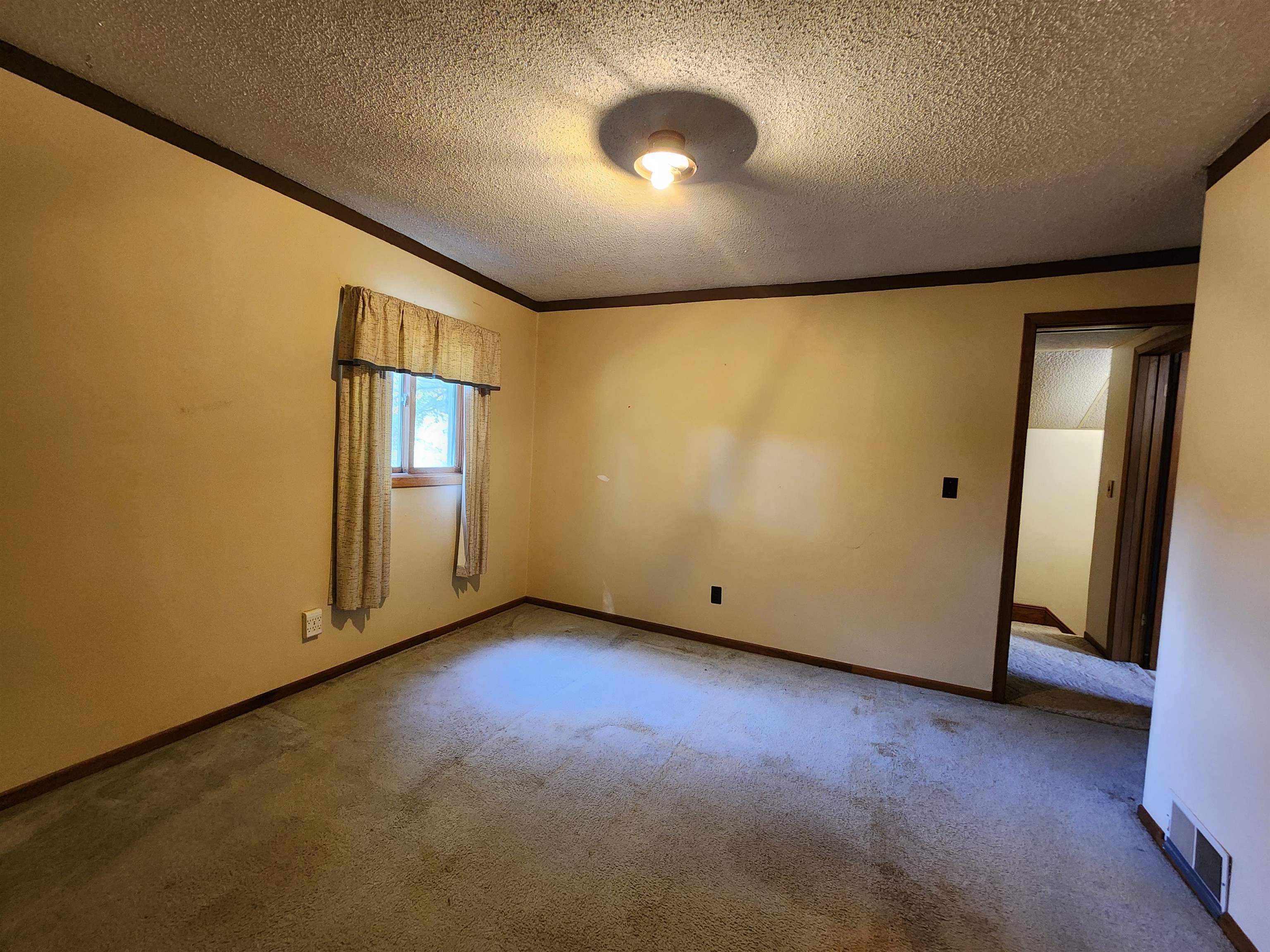 MLS #251076