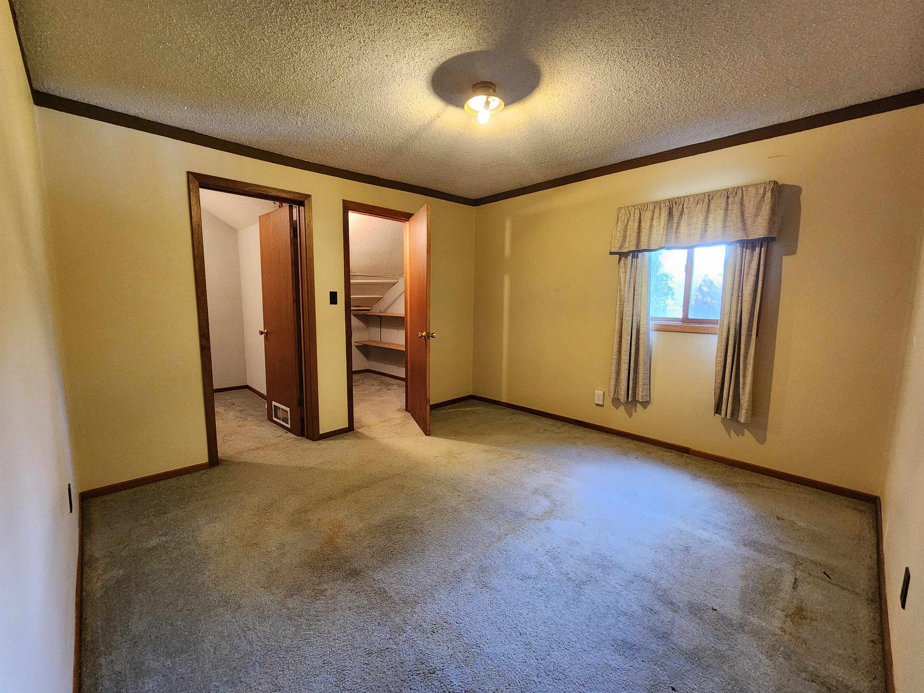 MLS #251076
