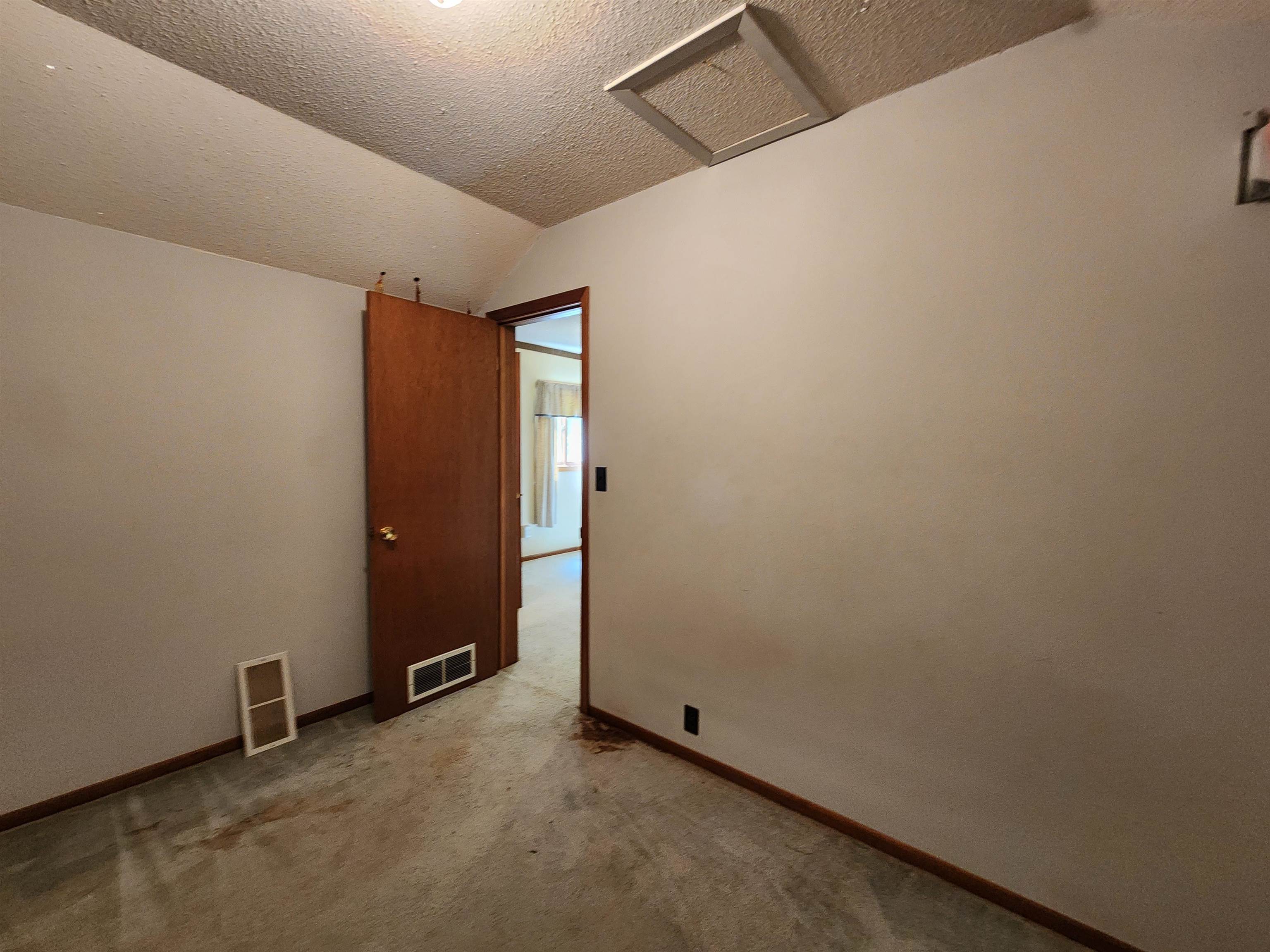 MLS #251076