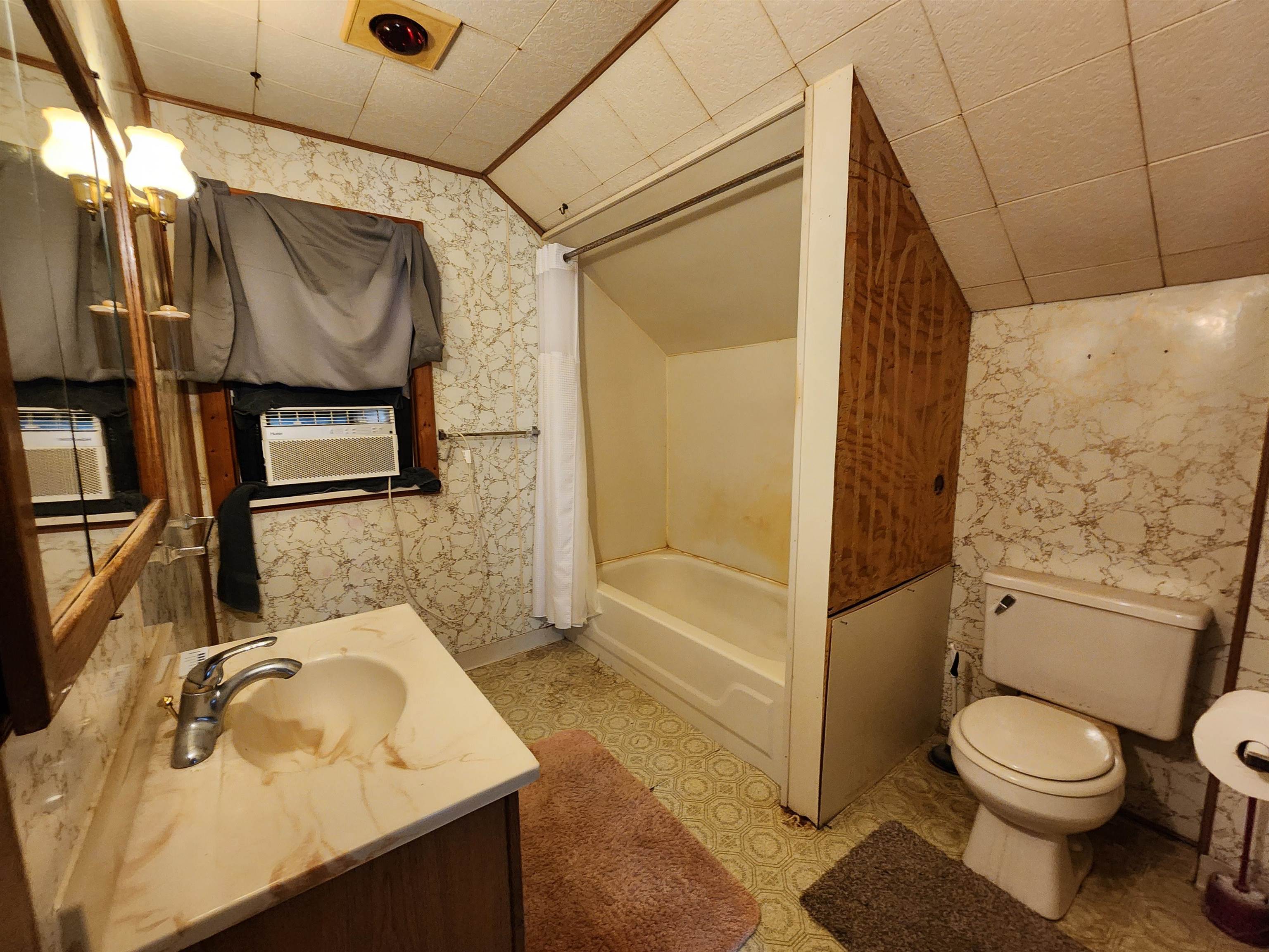 MLS #251076