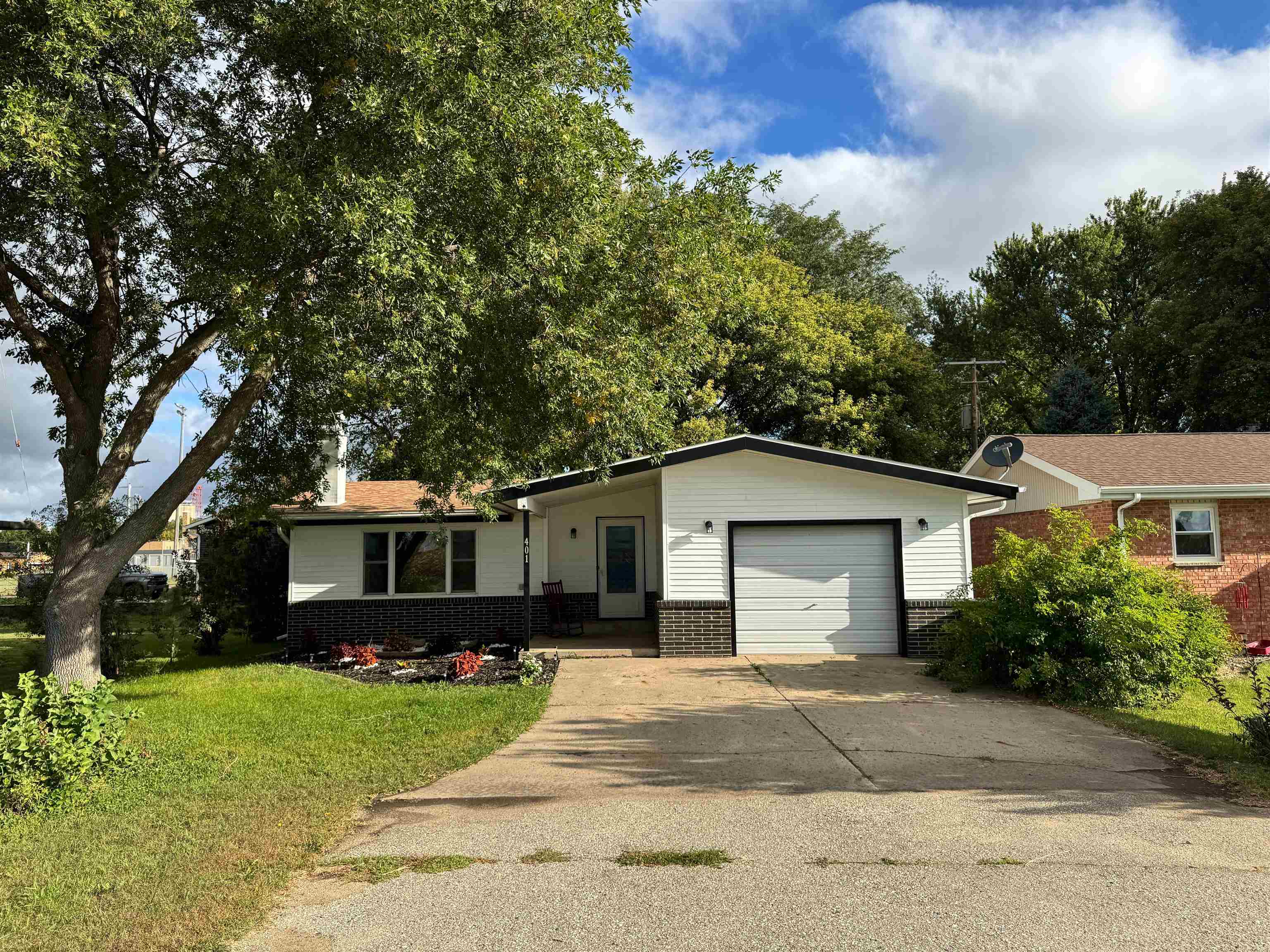 401 Saint Marys Street, Everly, IA 51338 