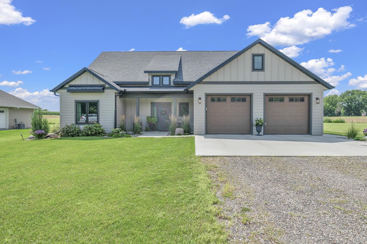 13799 240th Avenue, Orleans, IA 51360 