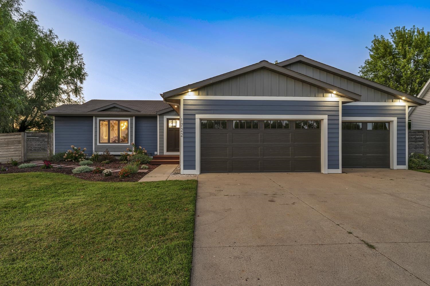 1722 28th Street, Spirit Lake, IA 51360 