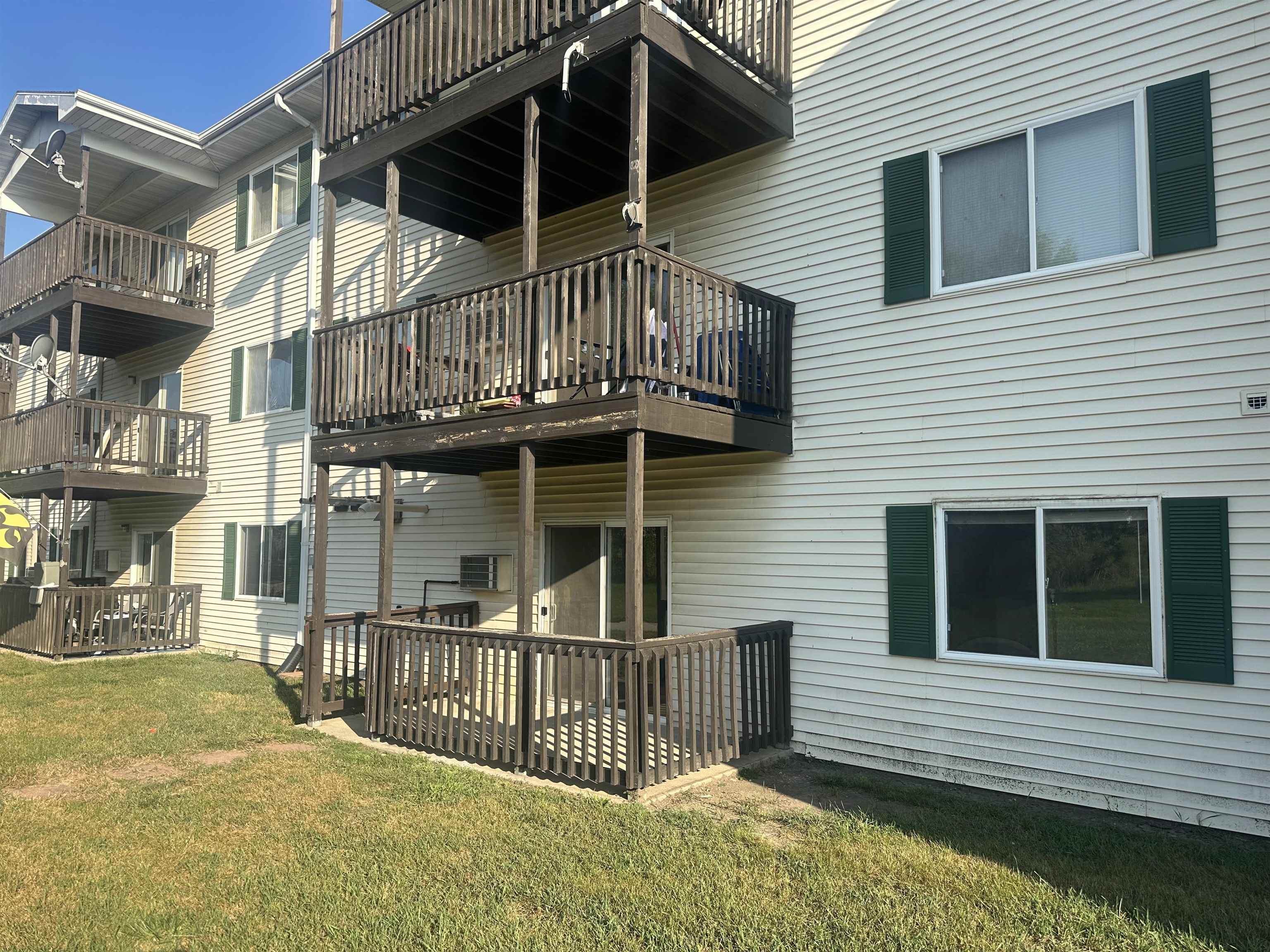 664 Terrace Park Blvd, Milford, IA 51331 
