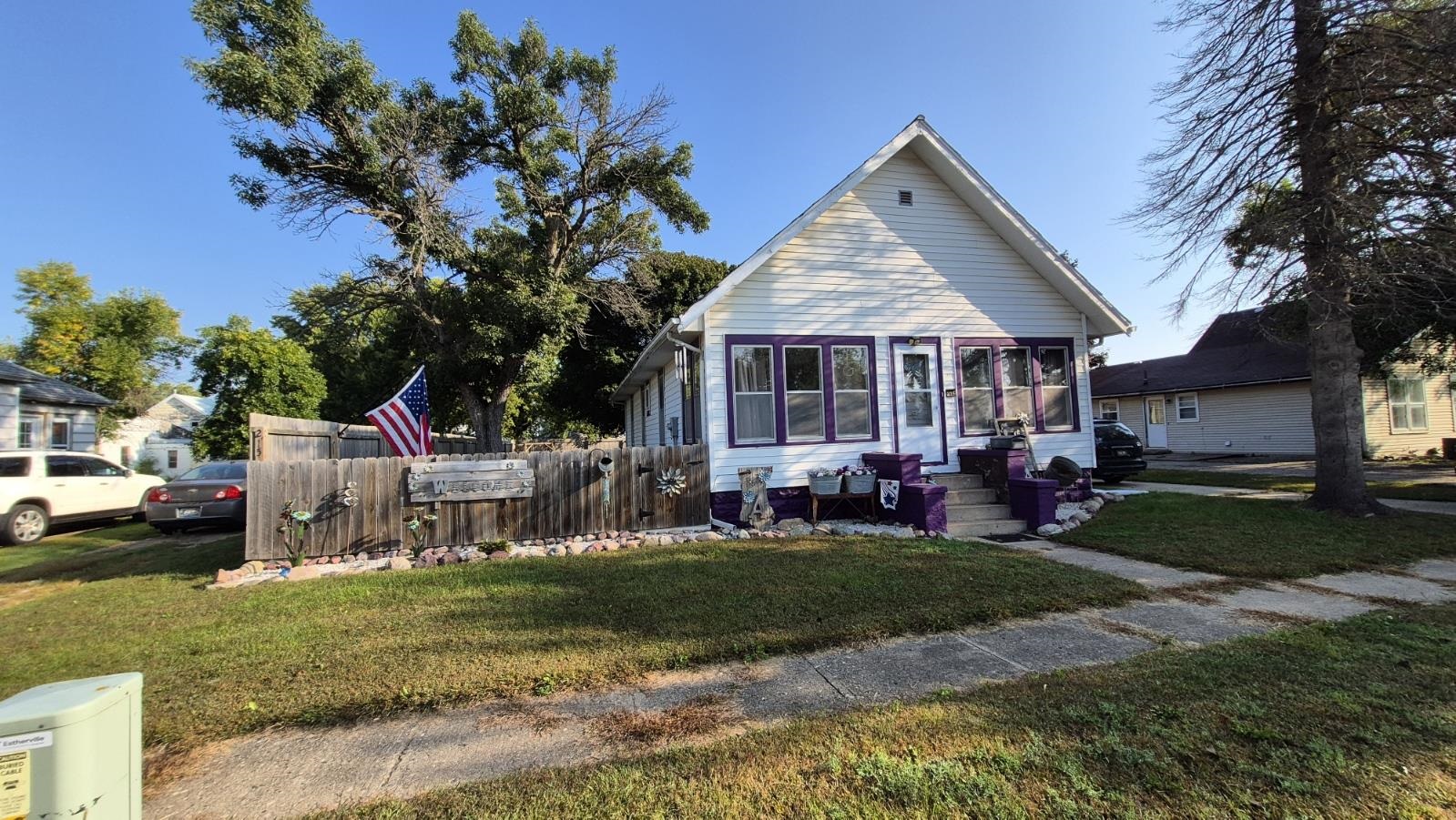 215 2nd Avenue, Estherville, IA 51334 