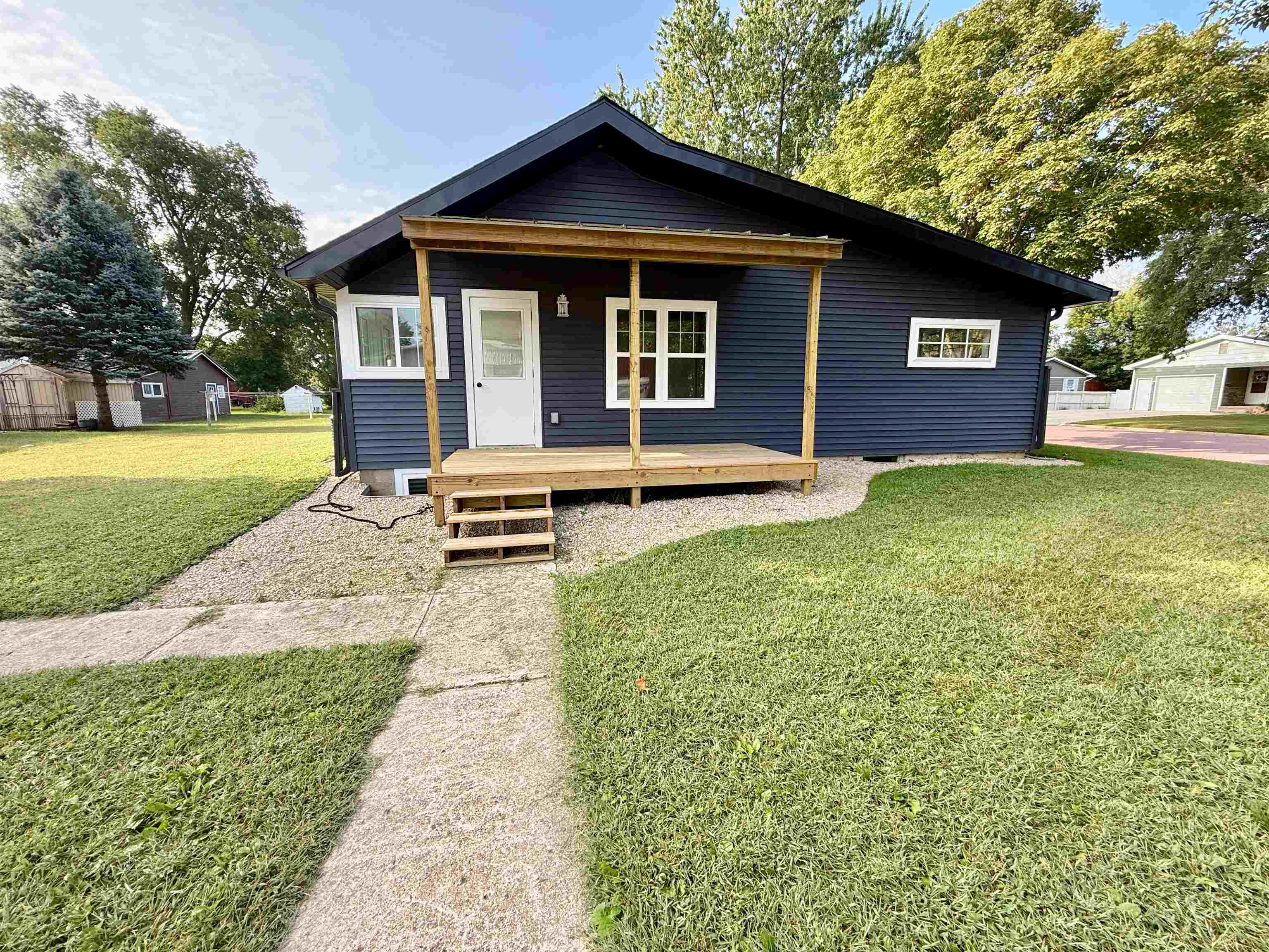809 6th St., Milford, IA 51351 