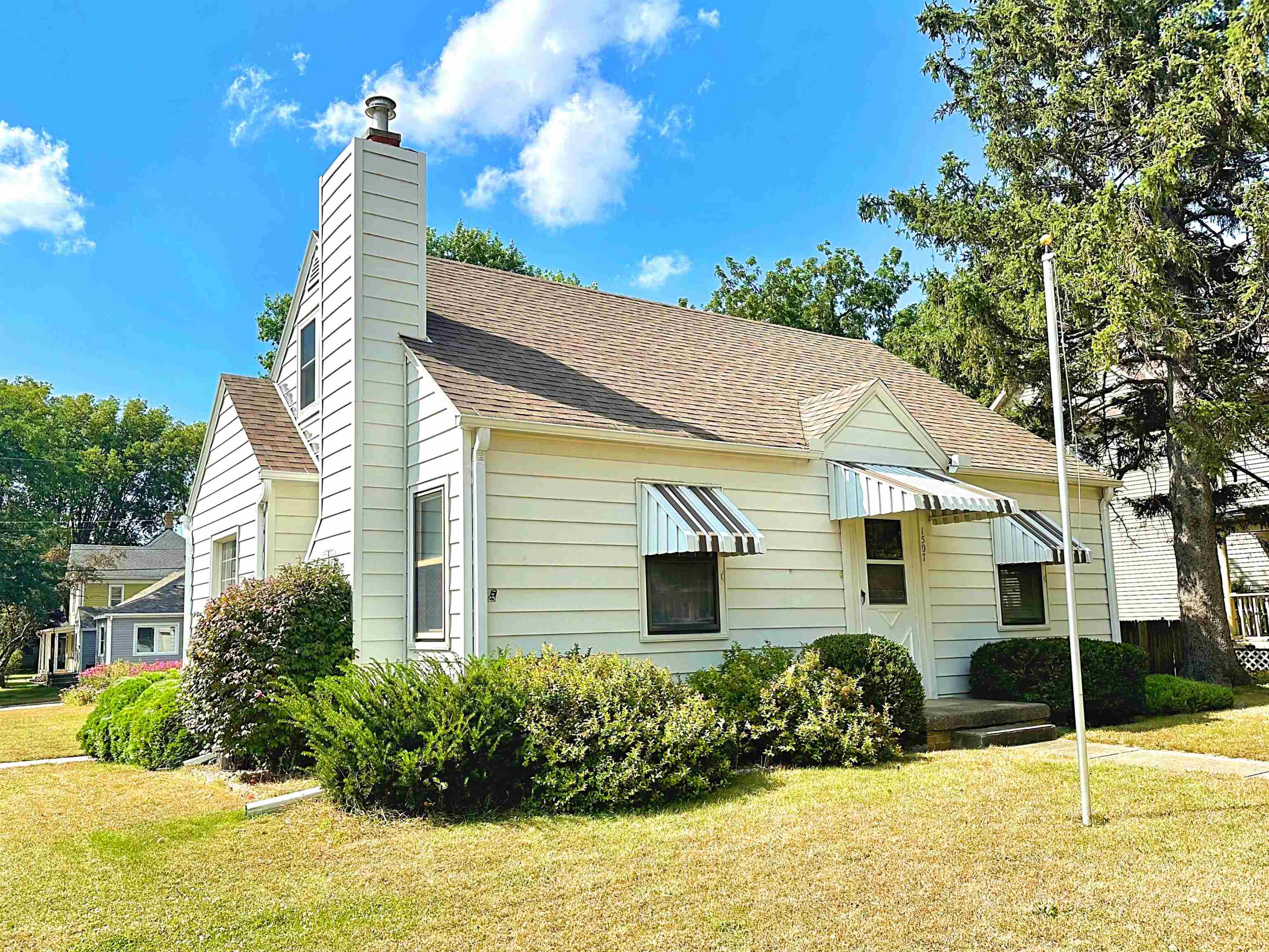 1507 Broadway Street, Emmetsburg, IA 50536 
