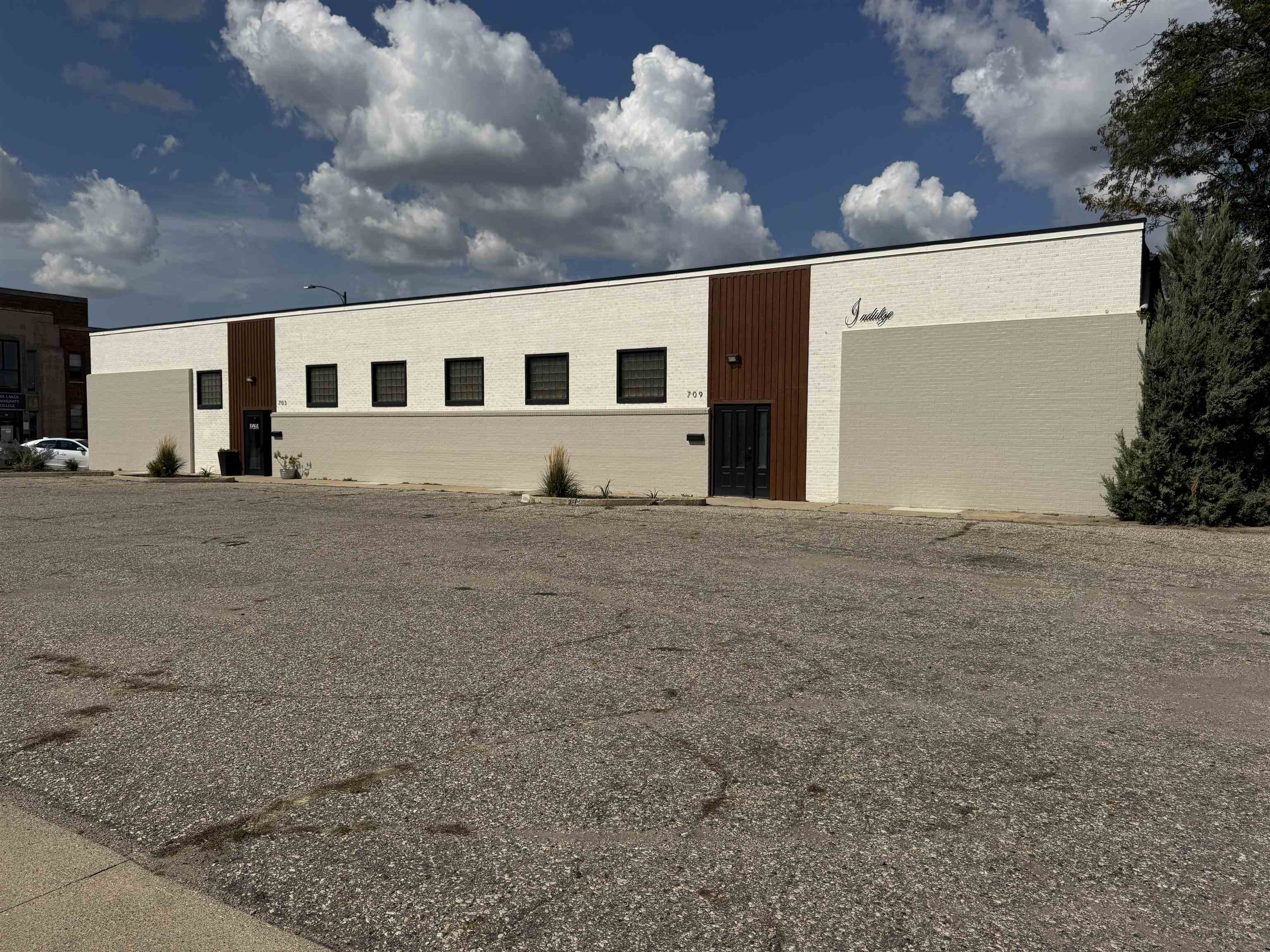 703 1st Avenue, Estherville, IA 51334 