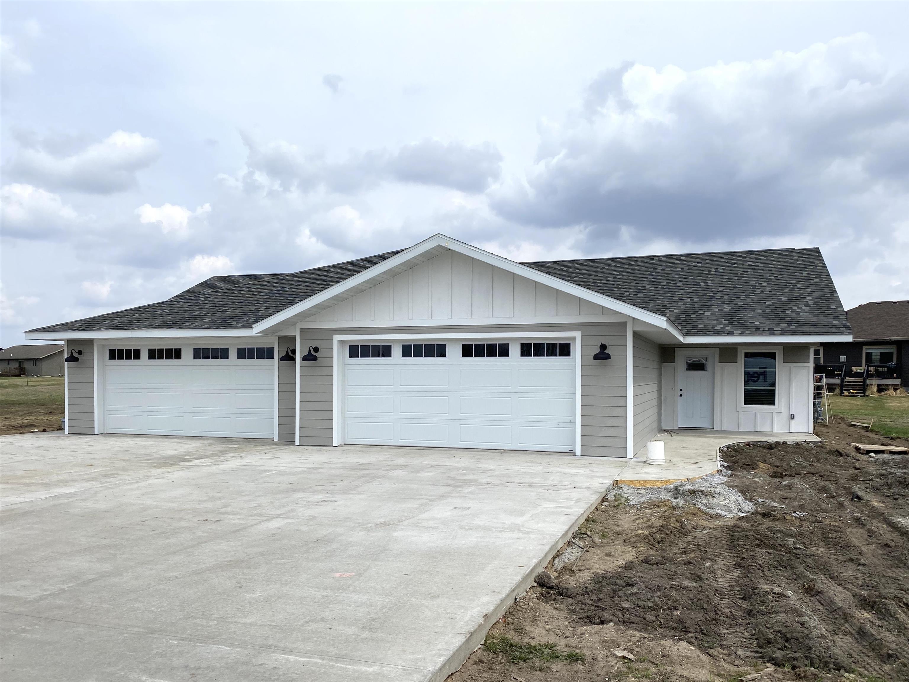 2912 Sportsmans Drive #B, Milford, IA 51351 