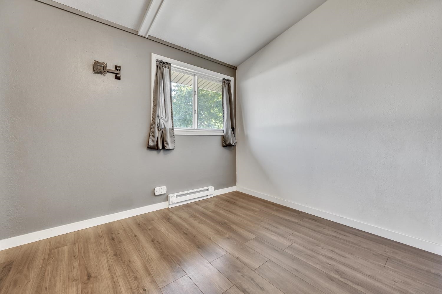 MLS #251324