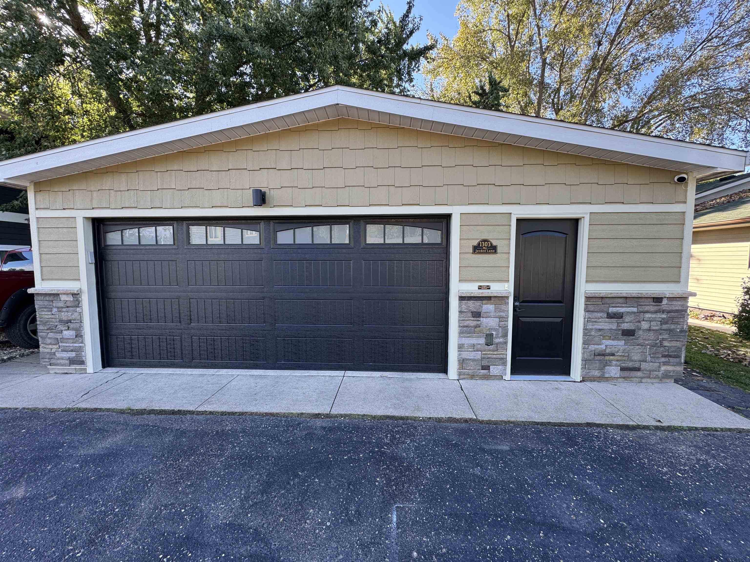 MLS #251327