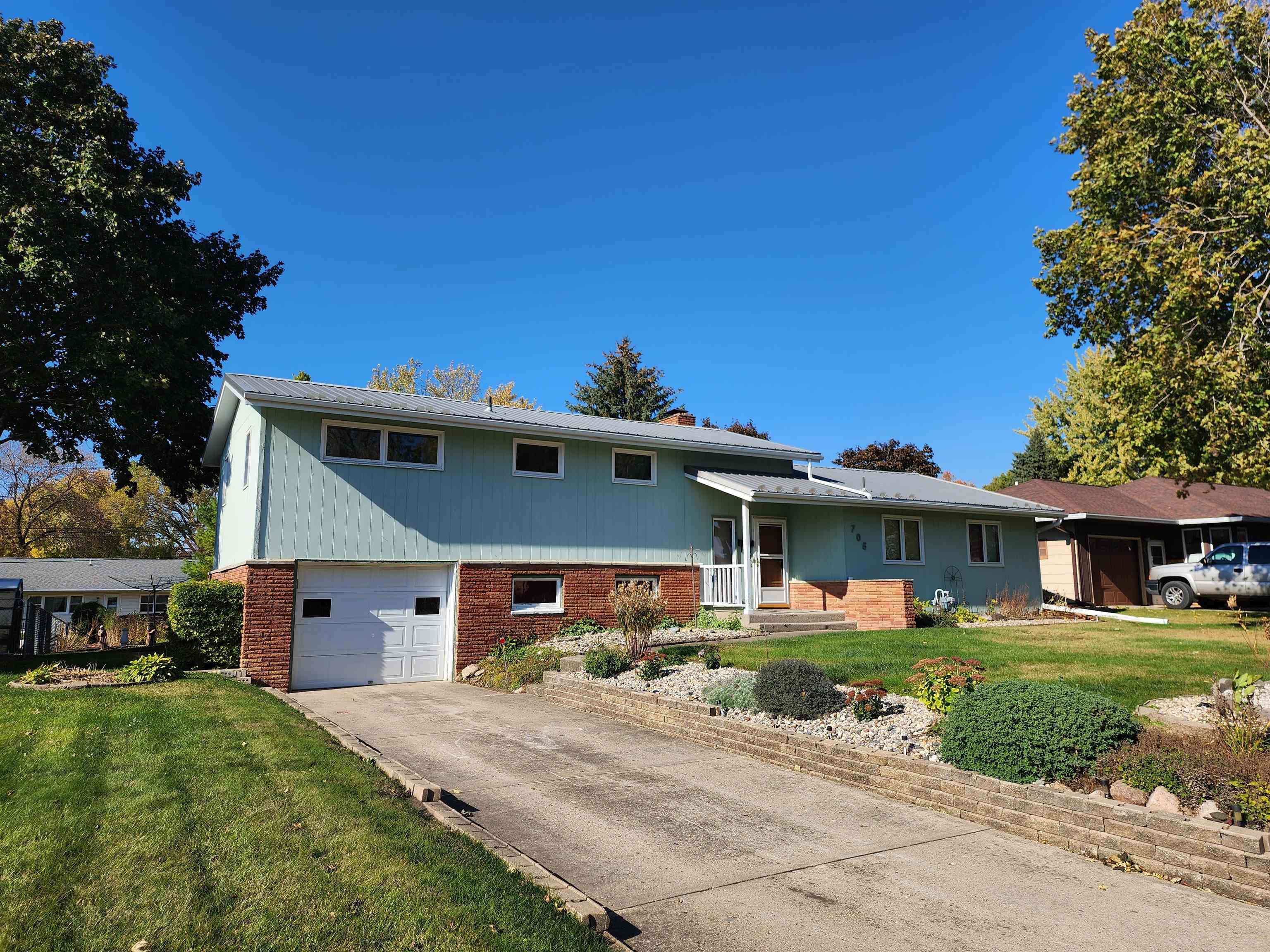 705 Adams Street, Armstrong, IA 50590 