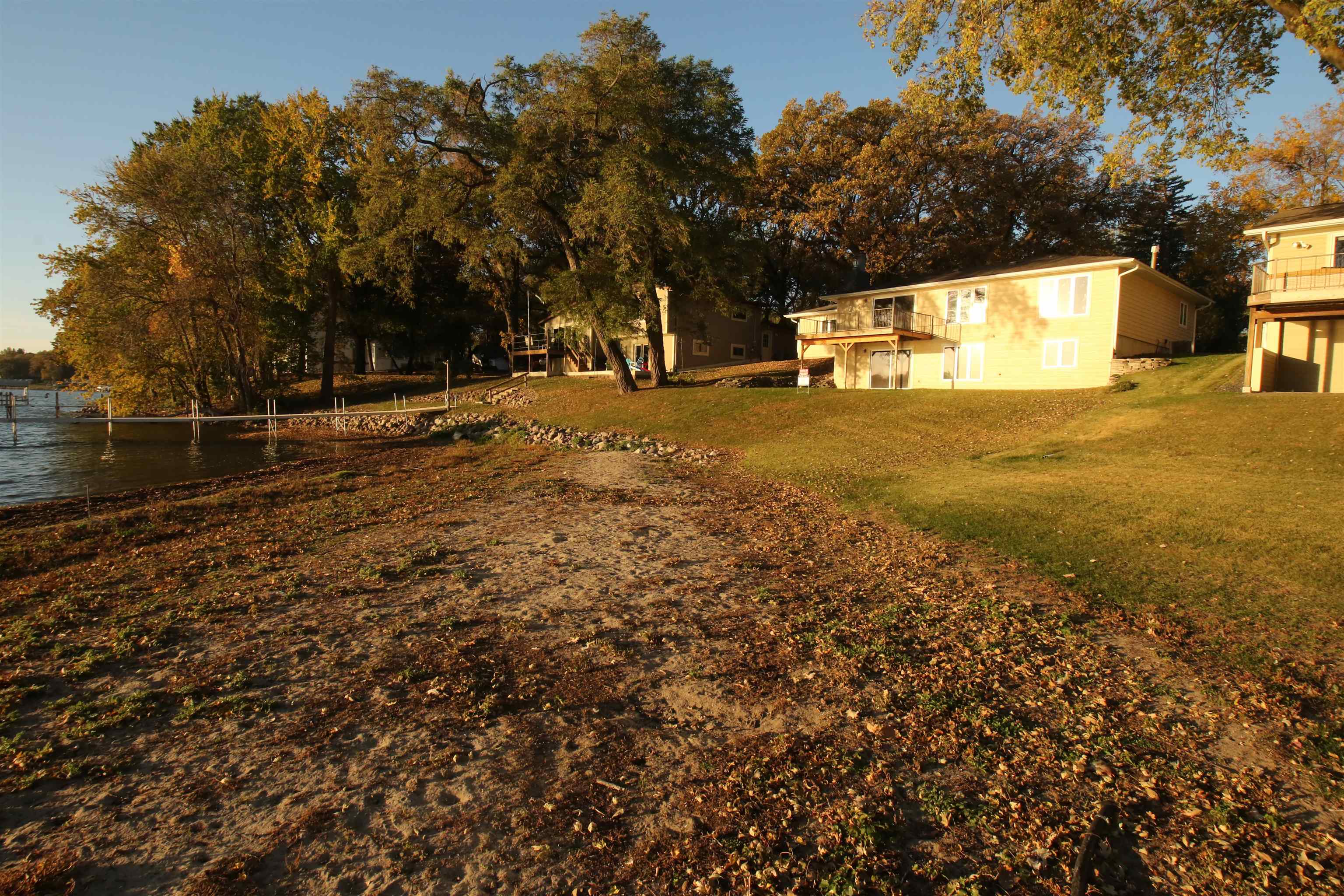 504 9th St, Spirit Lake, IA 51360 