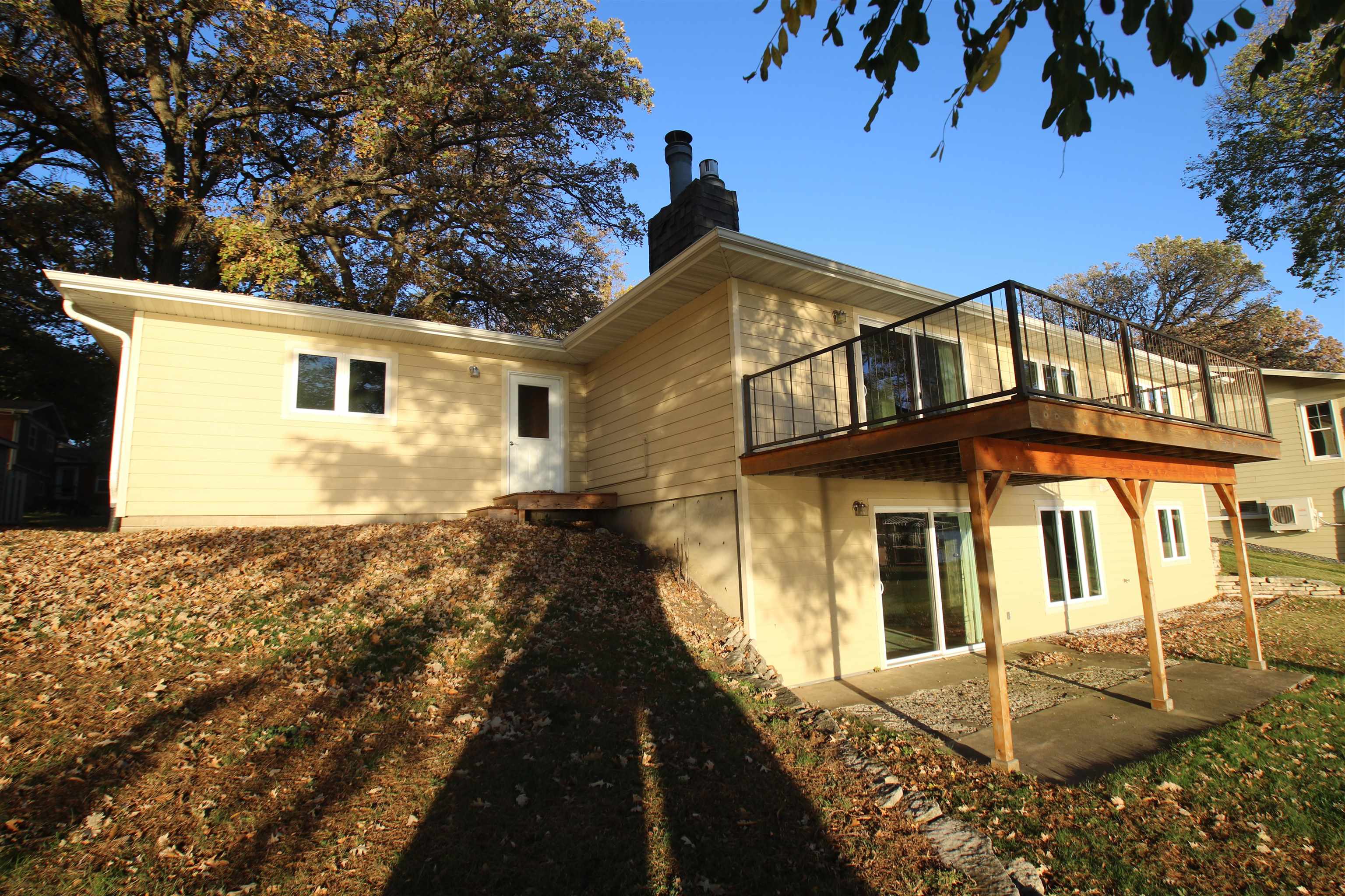 504 9th St, Spirit Lake, IA 51360 