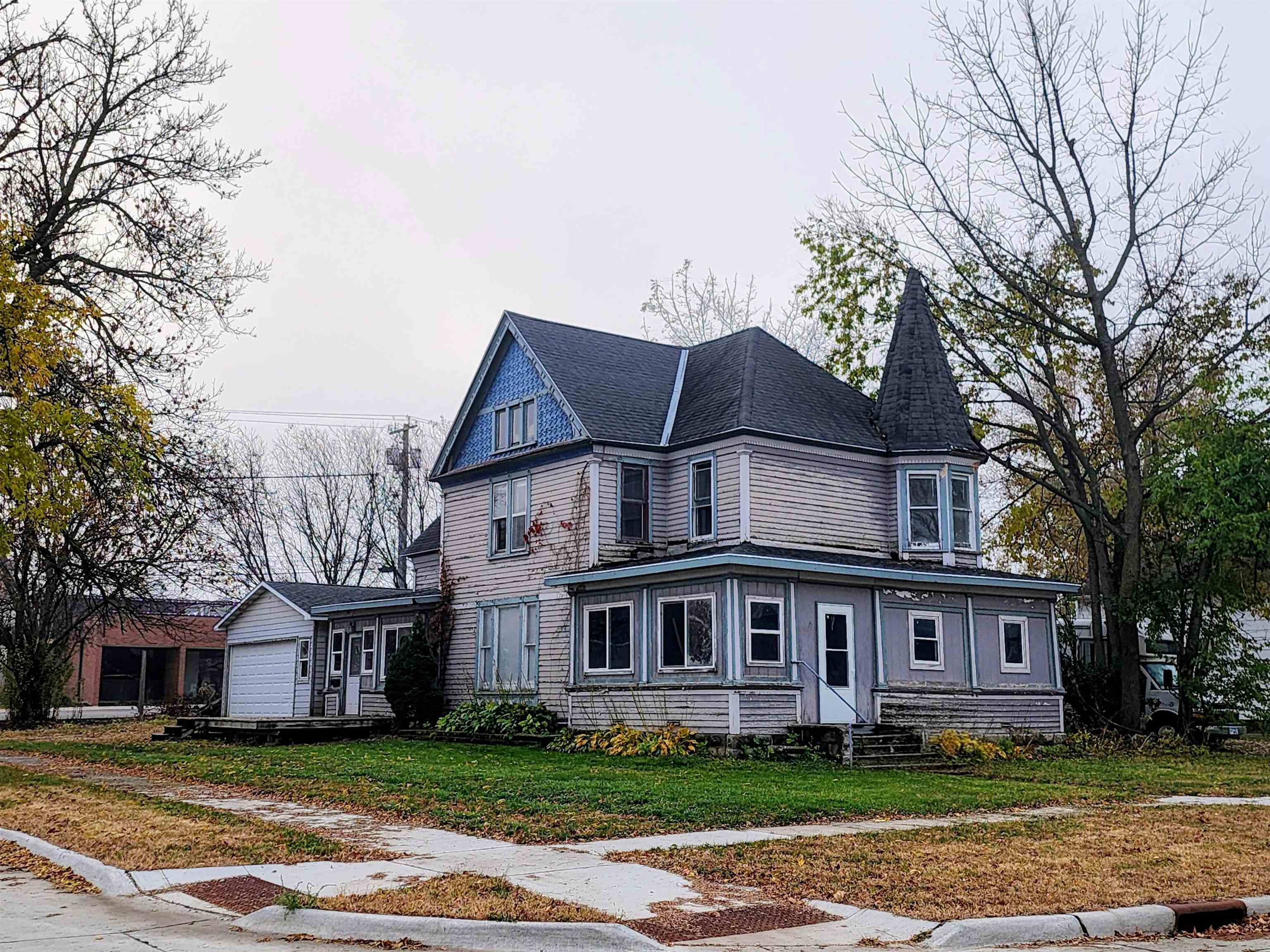 1102 Lake Street, Emmetsburg, IA 50536 