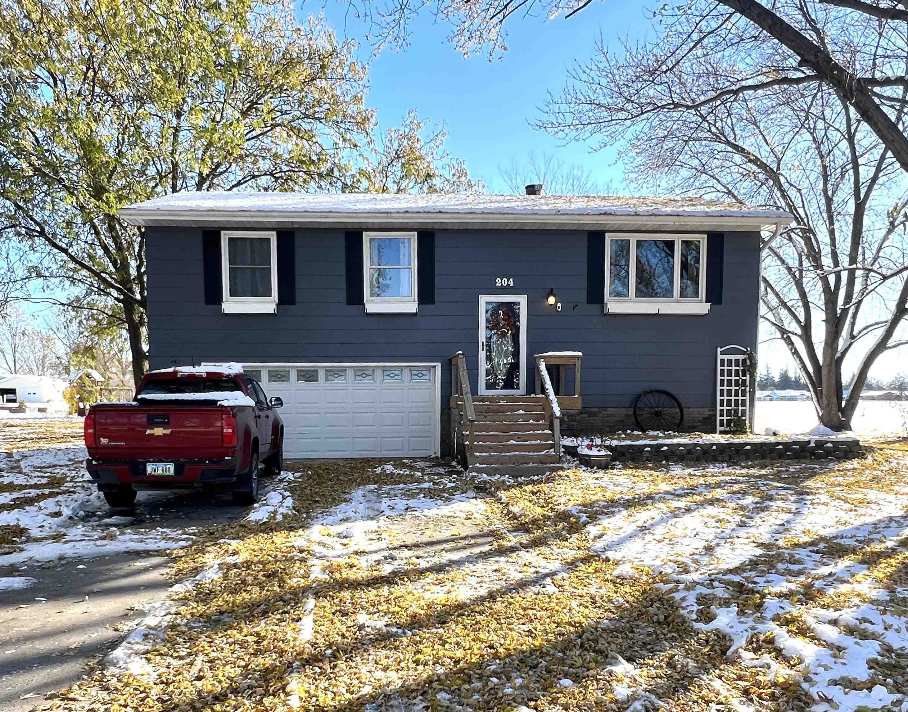 204 Sunset Circle, Emmetsburg, IA 50536 