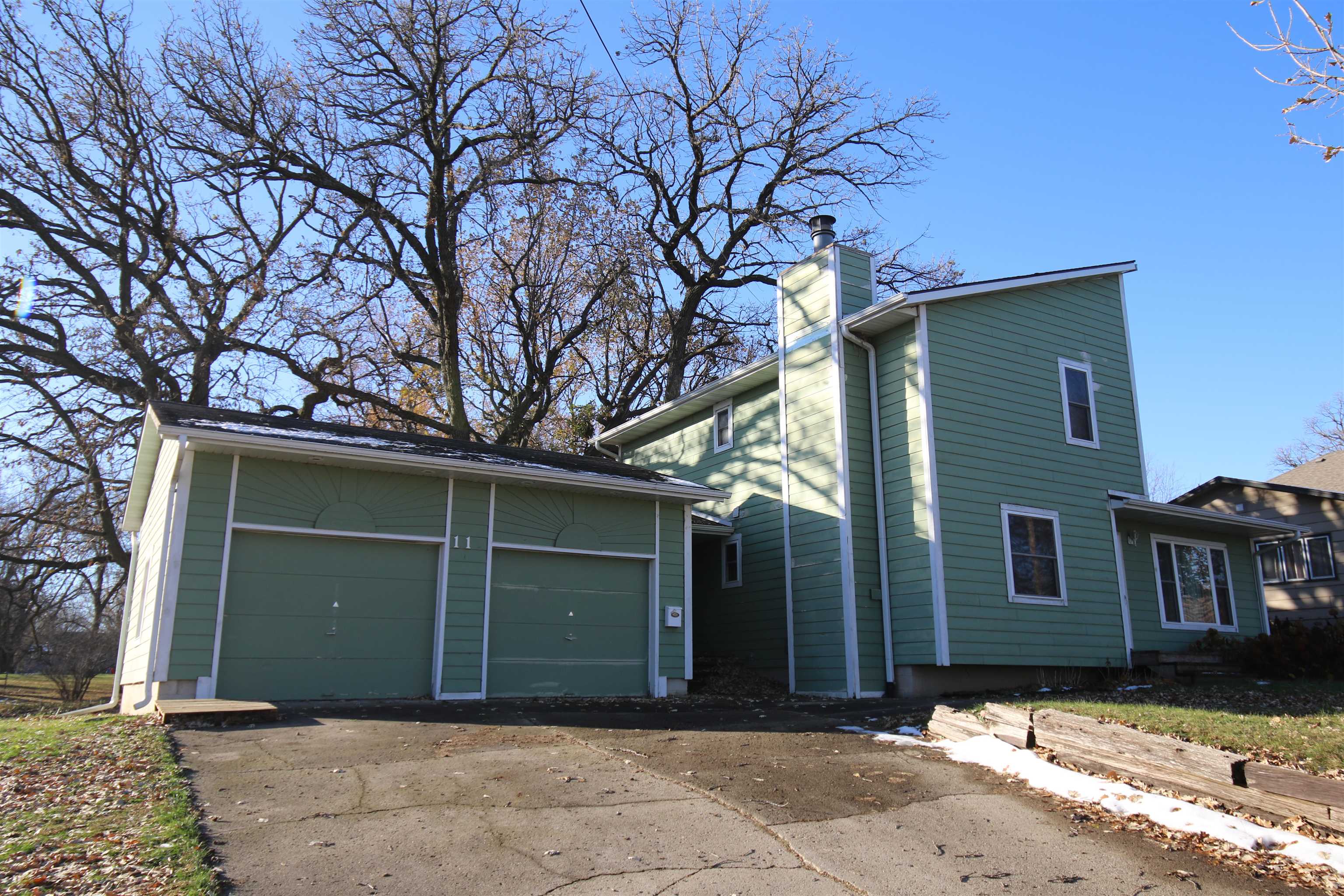 117 21st St, Spirit Lake, IA 51360 