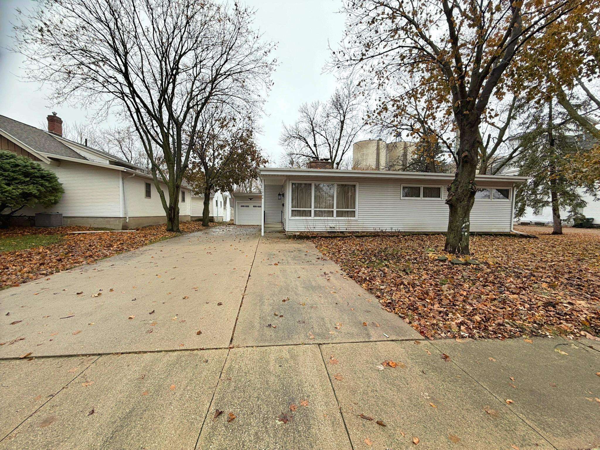 1704 11th Street, Emmetsburg, IA 50536 