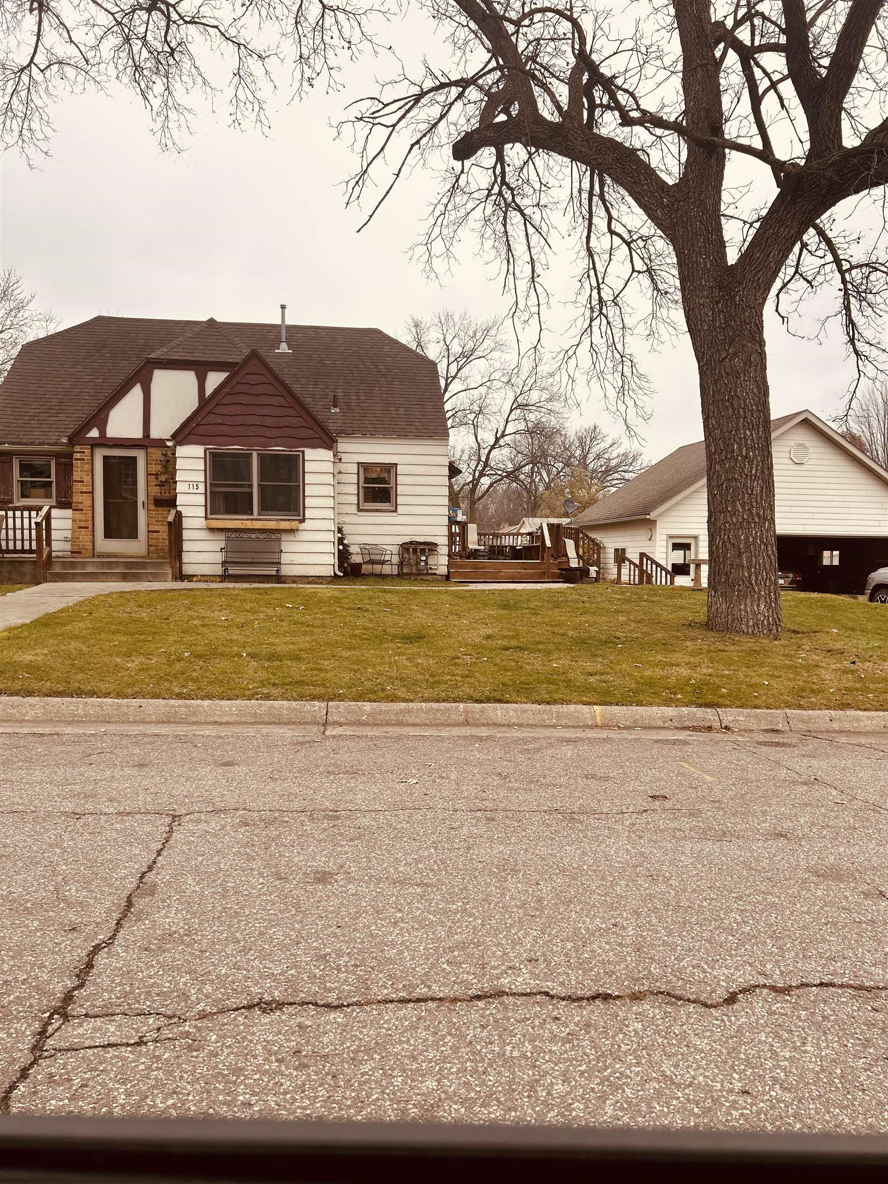 115 1st Avenue, Estherville, IA 51334 