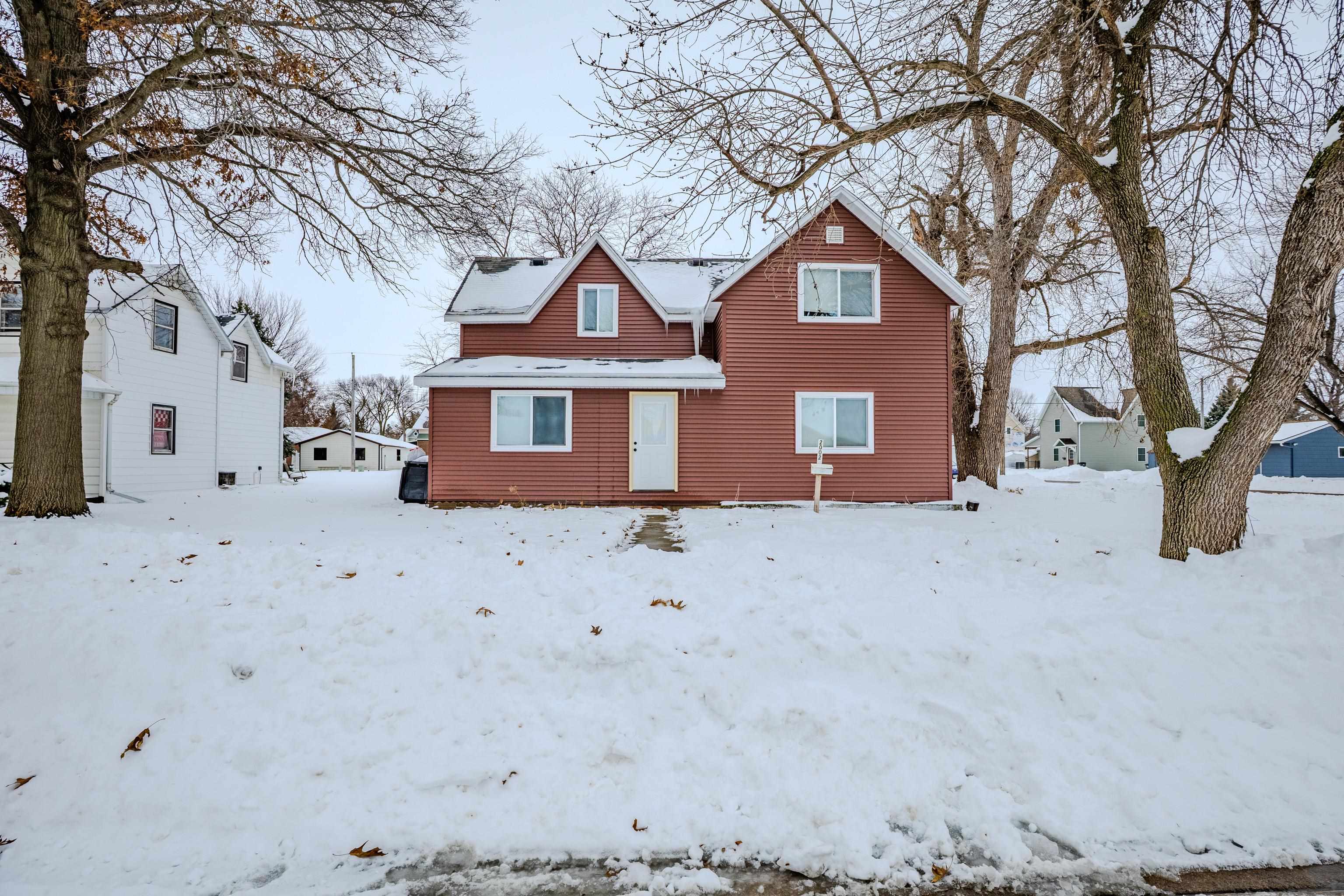 2002 15th St, Rock Valley, IA 51247 