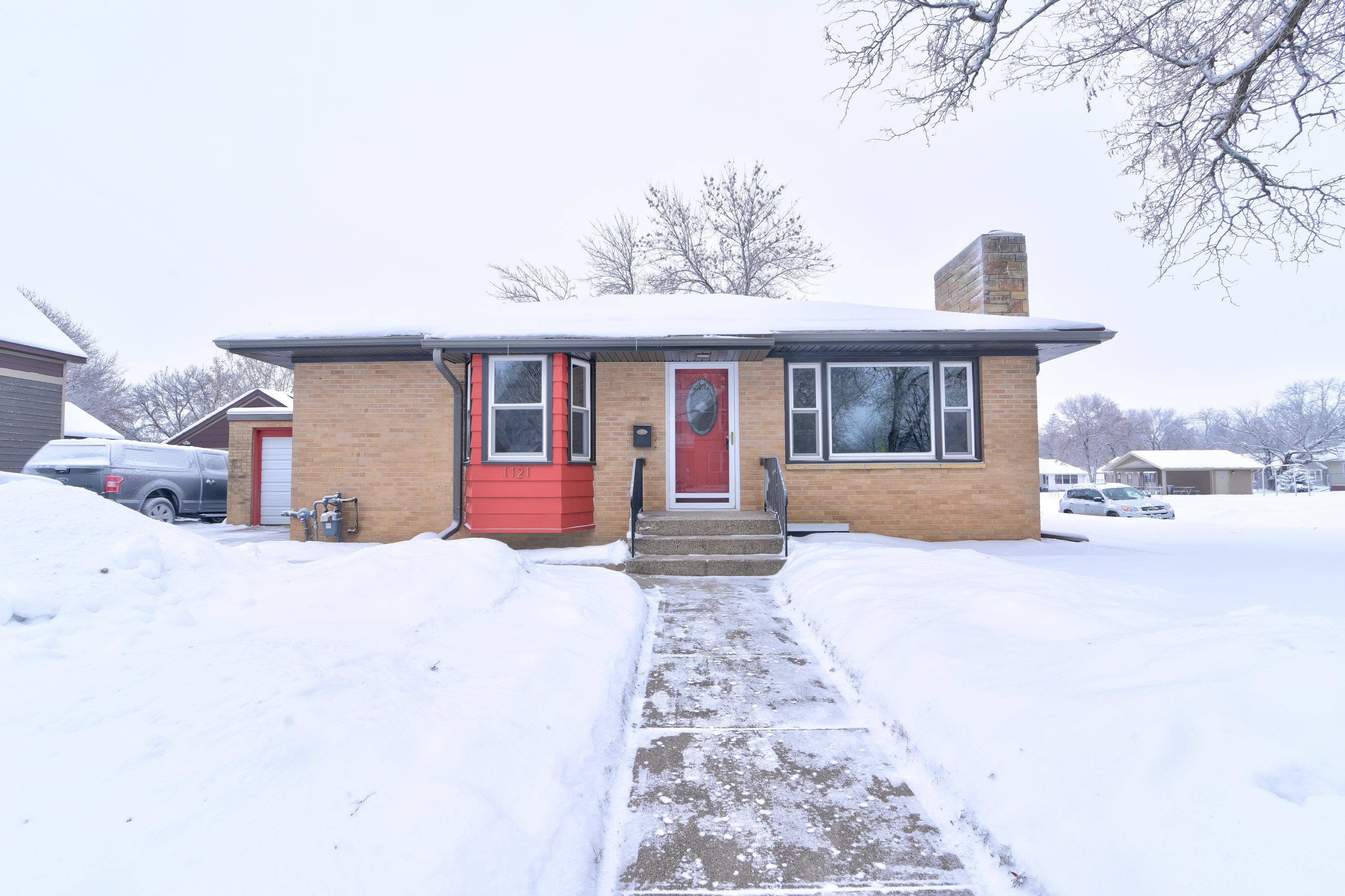 1121 9th Street, Estherville, IA 51334 