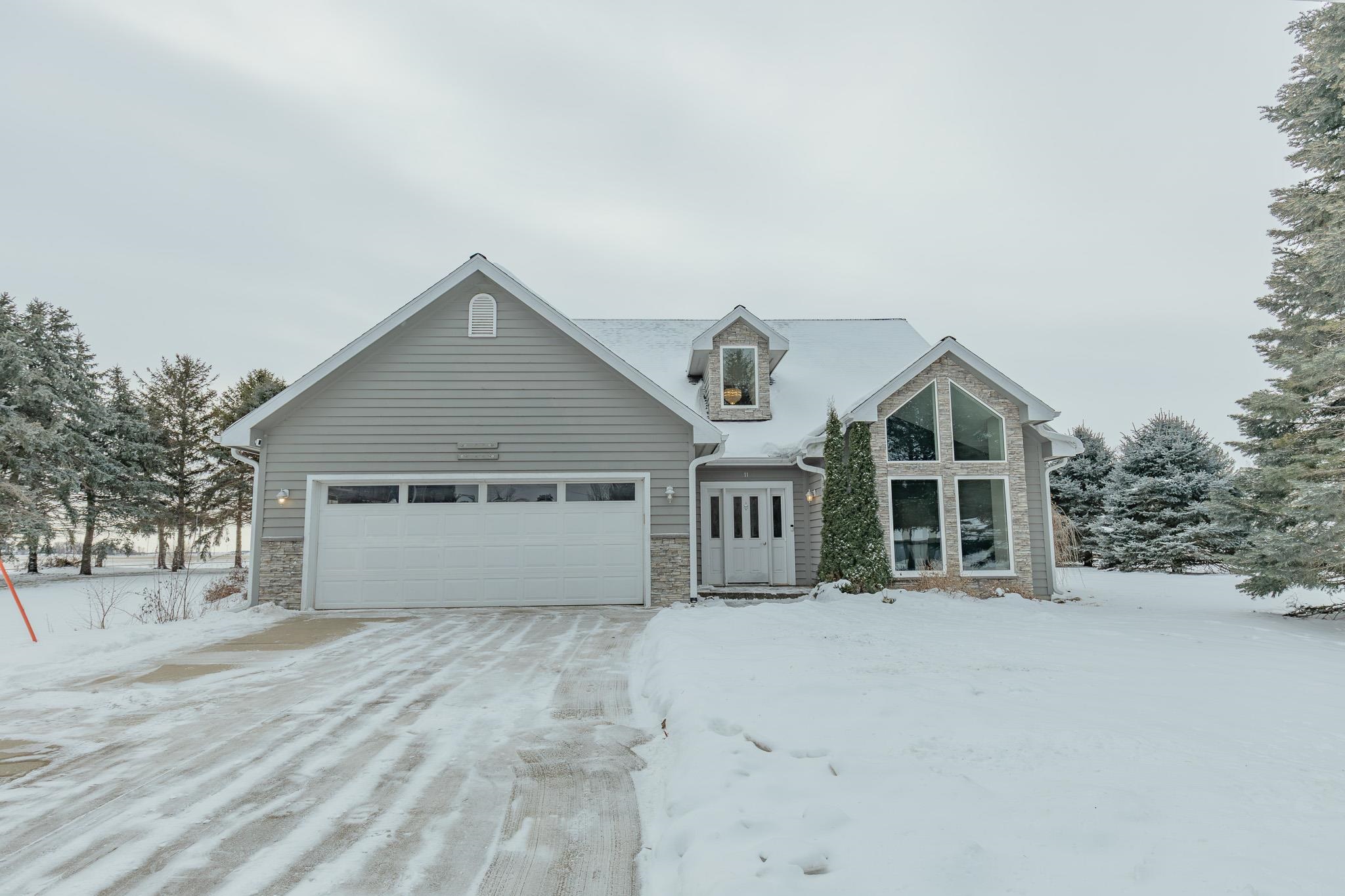 11 Lakeside Lane, Lake Park, IA 51347 