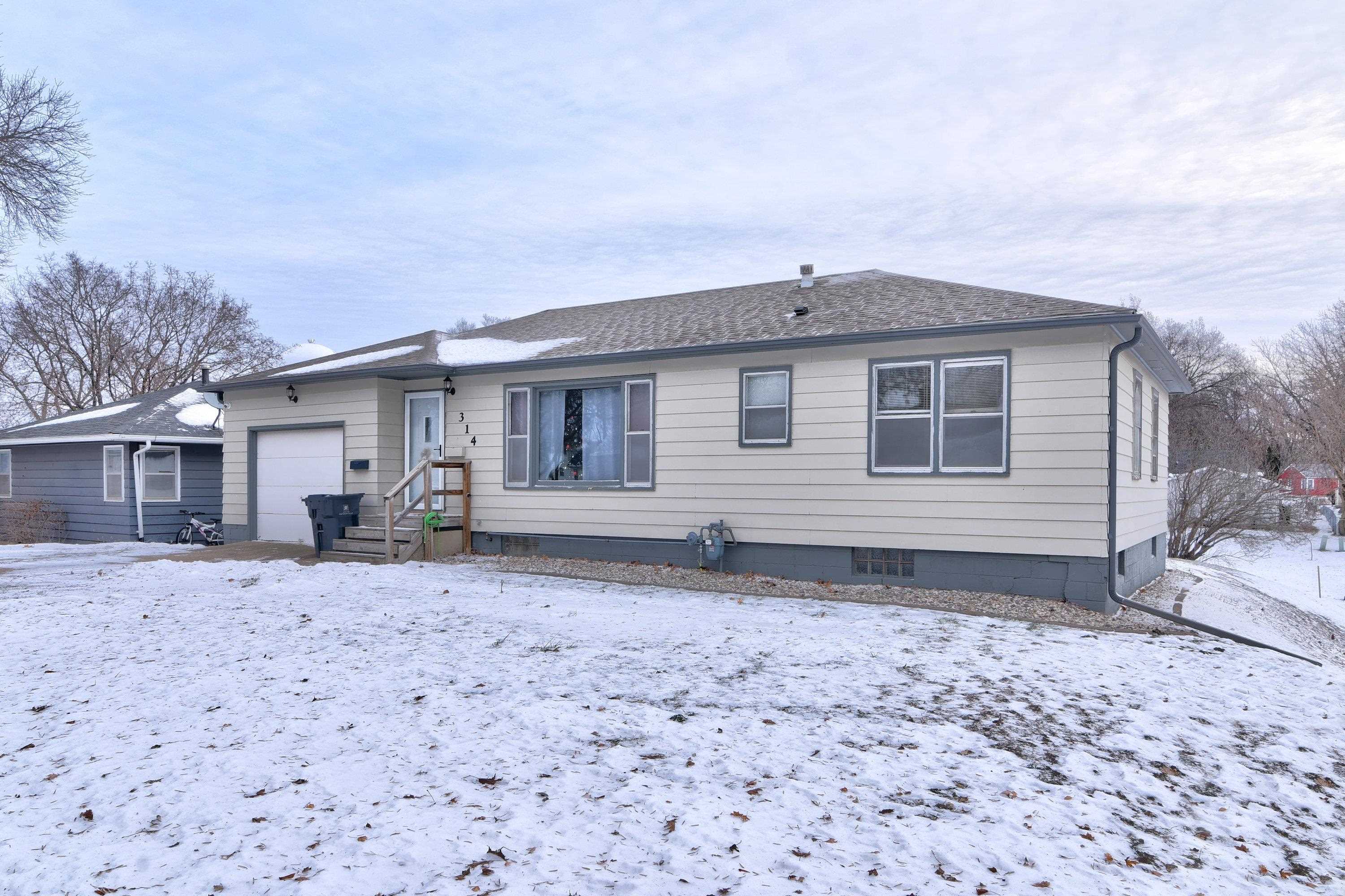 314 14th Street, Estherville, IA 51334 